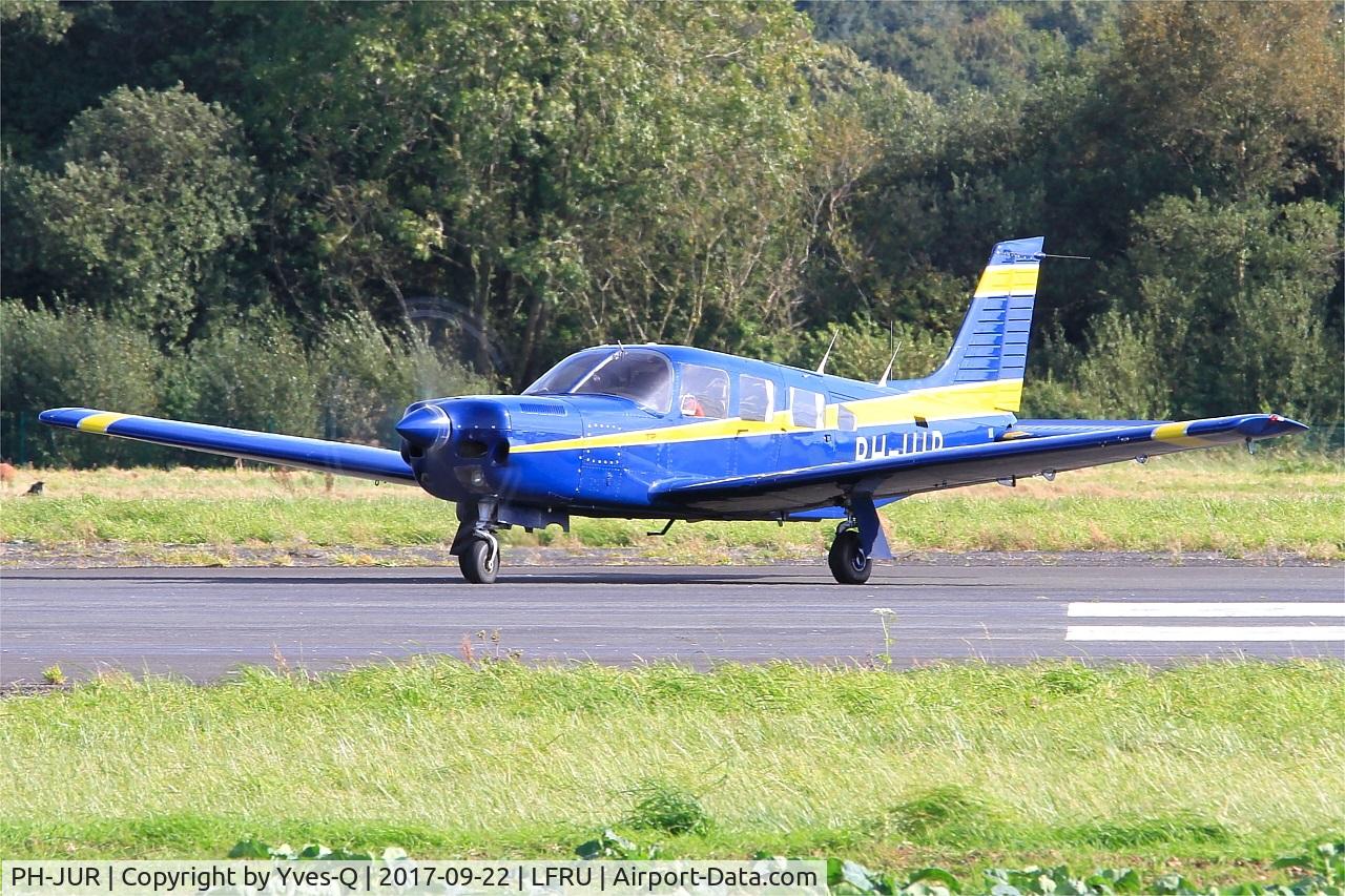 PH-JUR, 1982 Piper PA-32R-301T Turbo Saratoga C/N 32R-8229033, Piper PA-32R-301T Turbo Saratoga, Lining up rwy 23, Morlaix-Ploujean airport (LFRU-MXN)