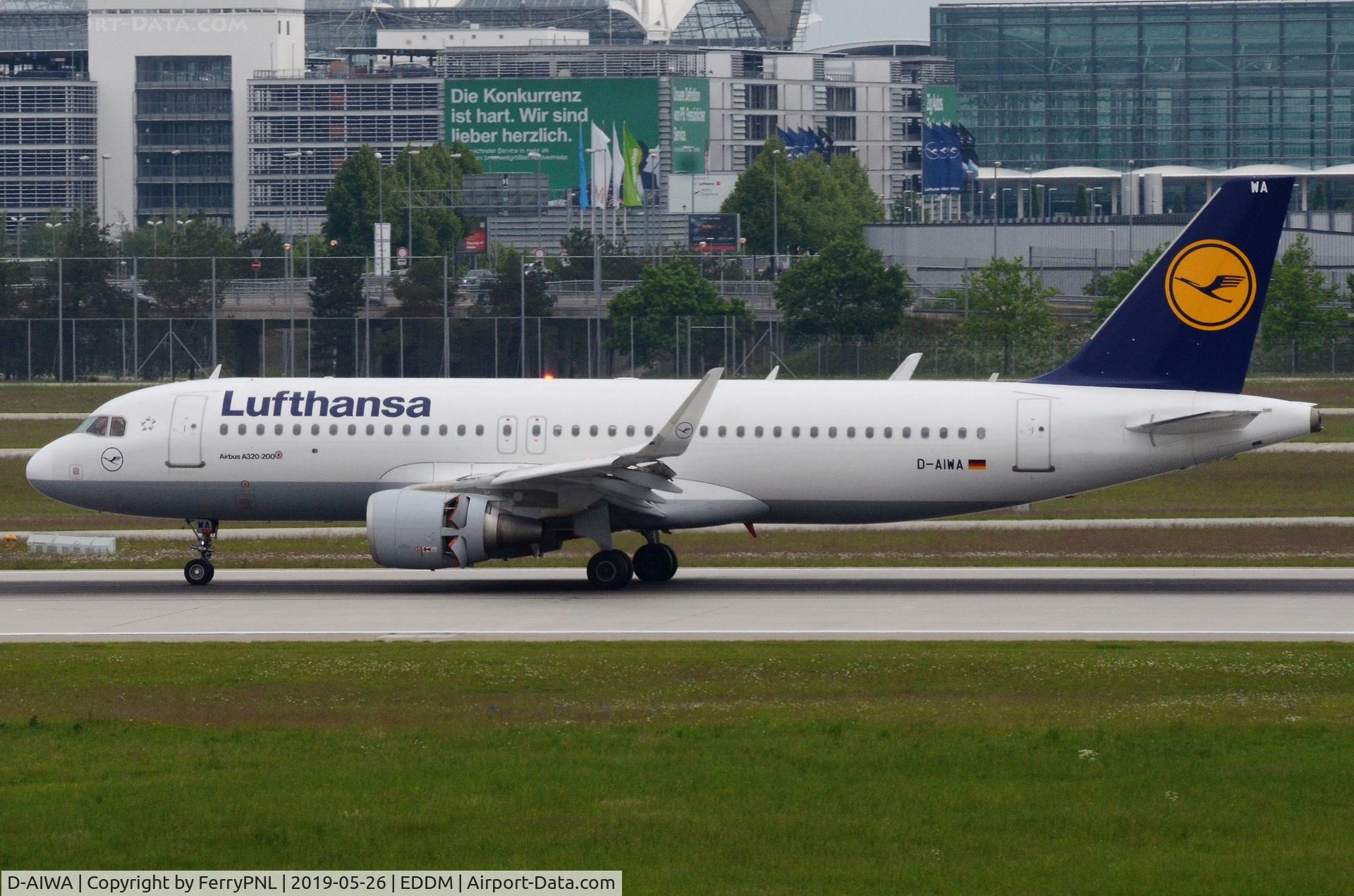 D-AIWA, 2017 Airbus A320-214 C/N 7681, Lufthansa A320 arriving