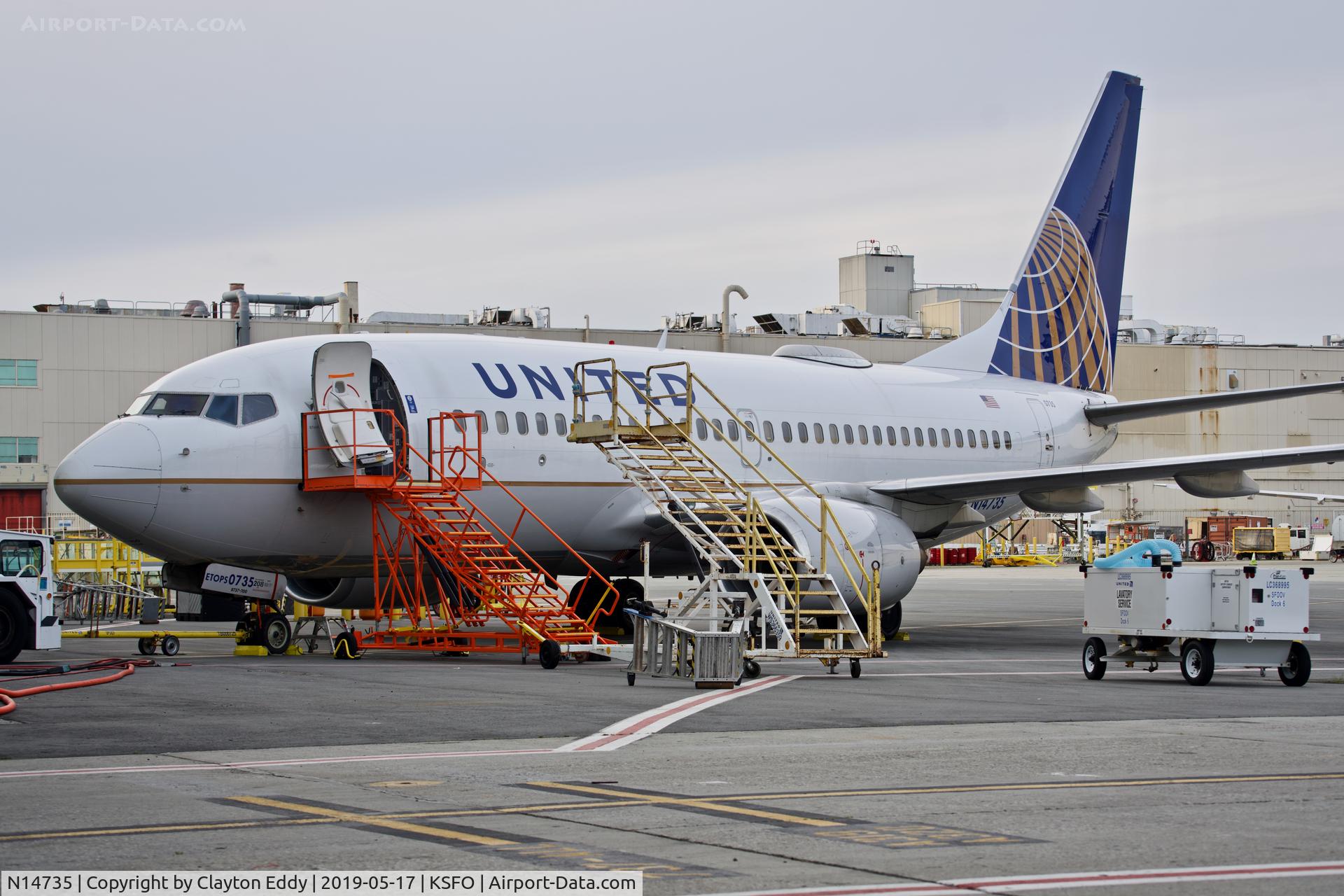 N14735, 1999 Boeing 737-724 C/N 28950, SFO 2019.