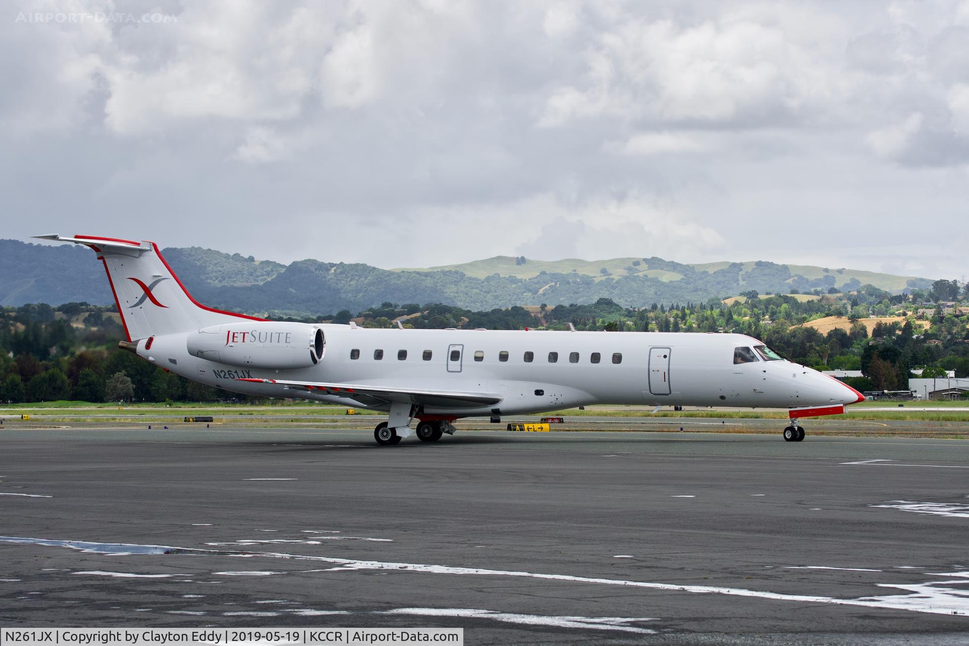 N261JX, 2001 Embraer ERJ-135LR (EMB-135LR) C/N 145512, Buchanan Field Concord California 2019.
