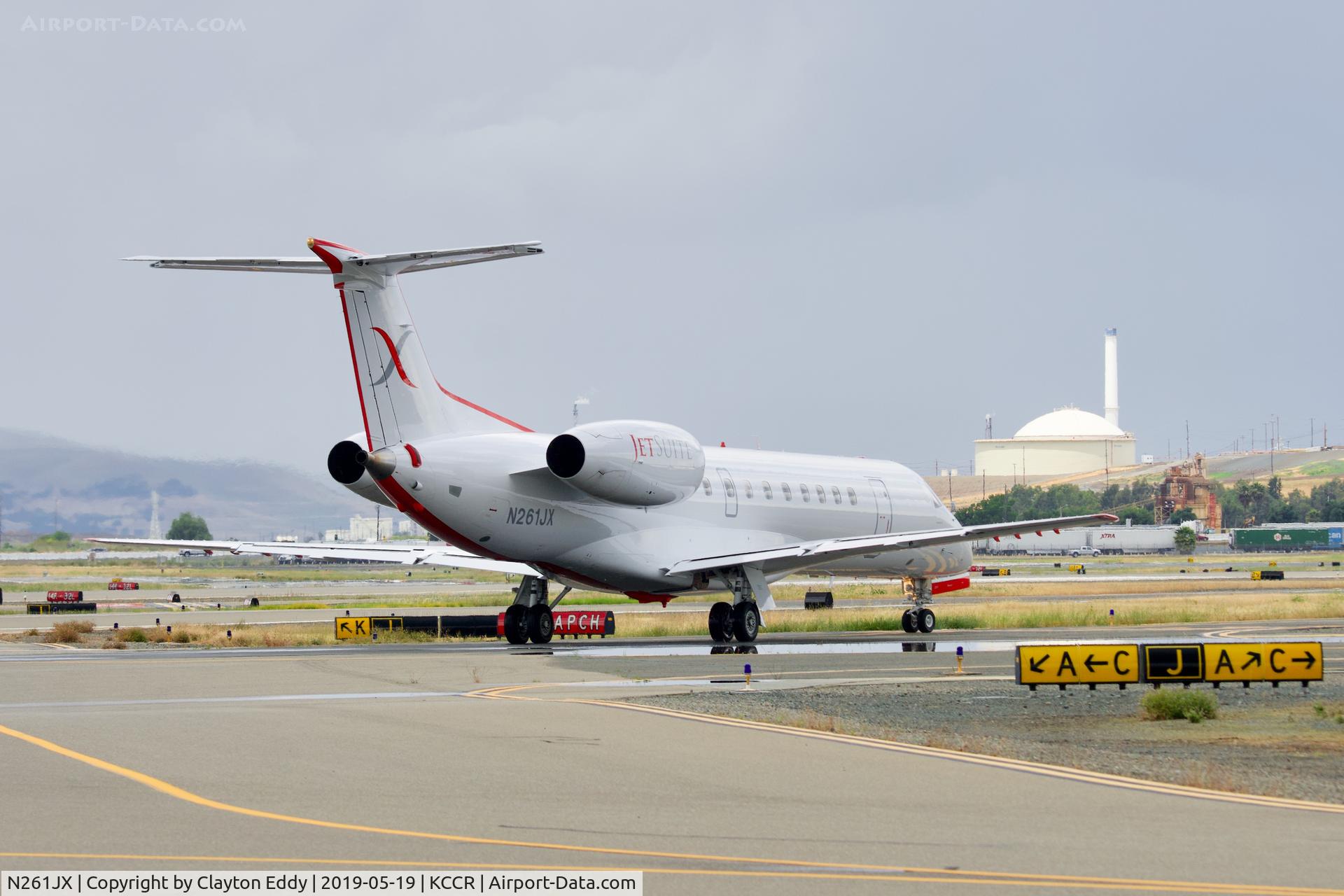 N261JX, 2001 Embraer ERJ-135LR (EMB-135LR) C/N 145512, Buchanan Field Concord California 2019.