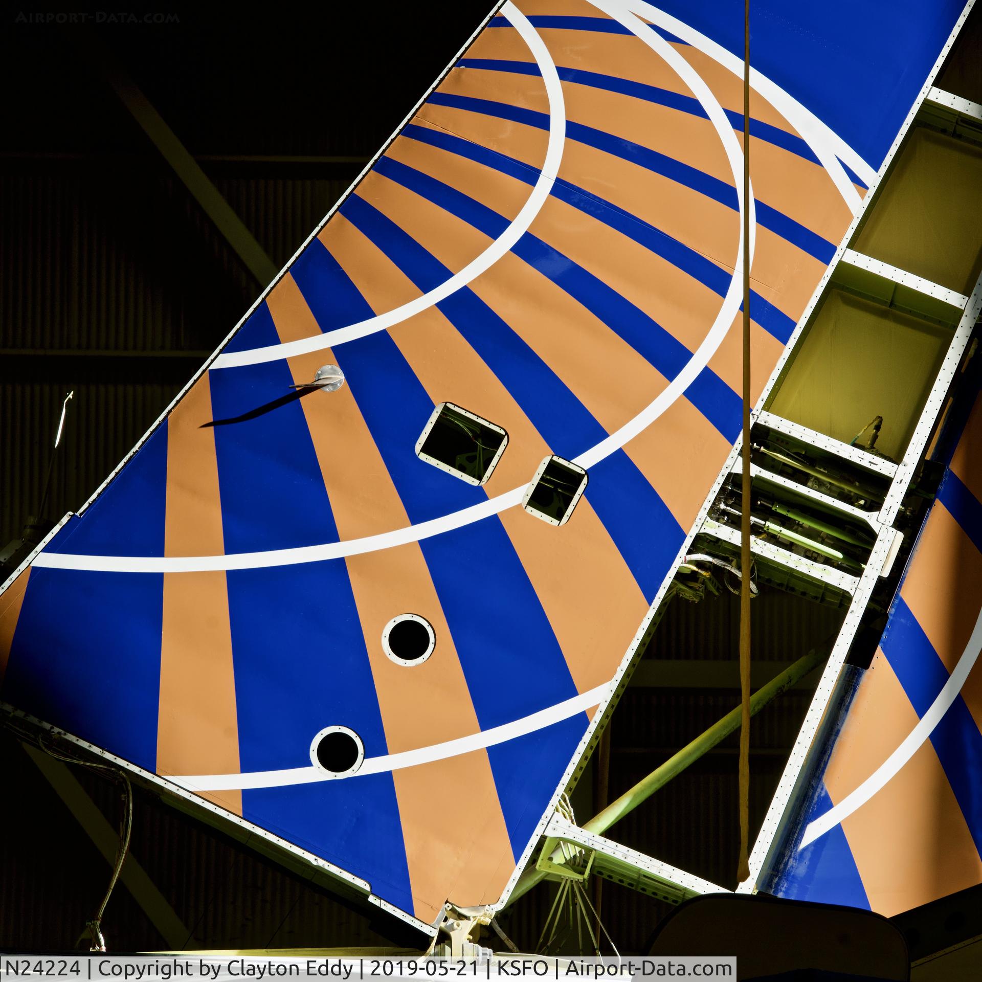 N24224, 1998 Boeing 737-824 C/N 28933, Vertical stab. SFO 2019.