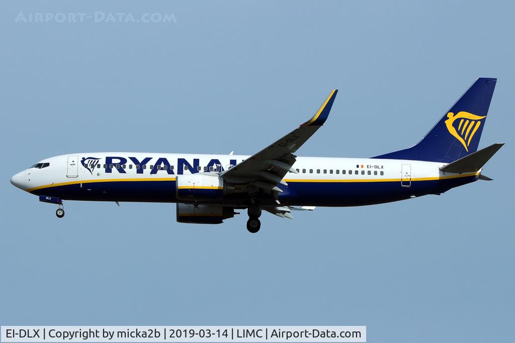 EI-DLX, 2006 Boeing 737-8AS C/N 33600, Landing