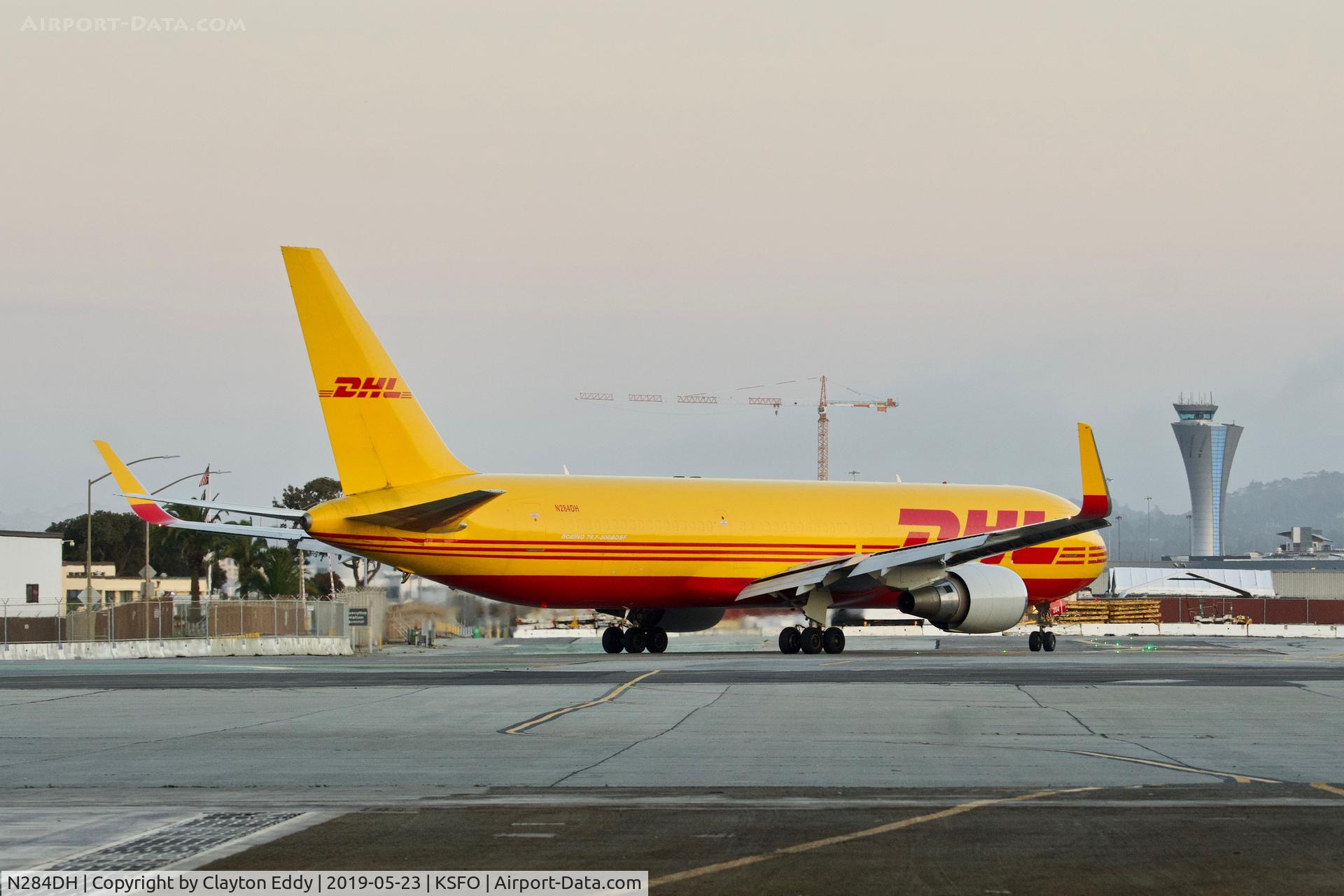 N284DH, 1996 Boeing 767-304/ER C/N 28040, SFO 2019.