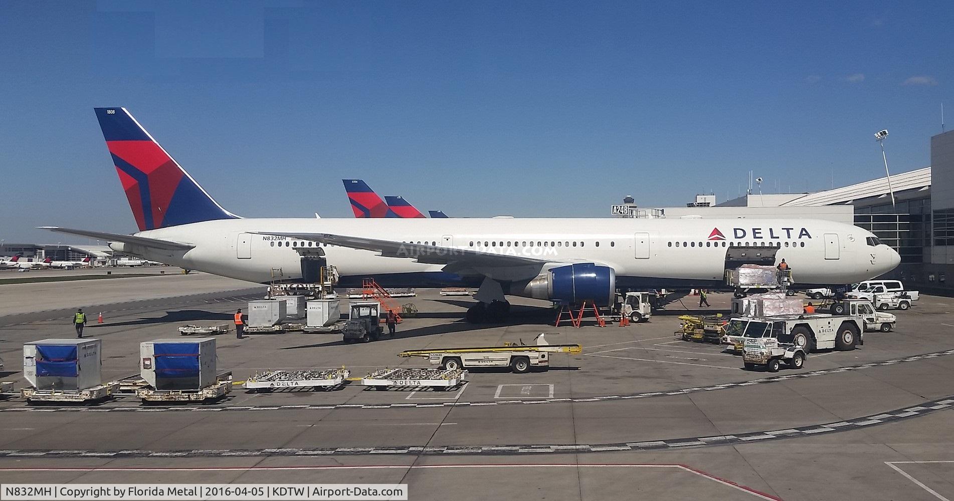 N832MH, 2000 Boeing 767-432/ER C/N 29704, Delta