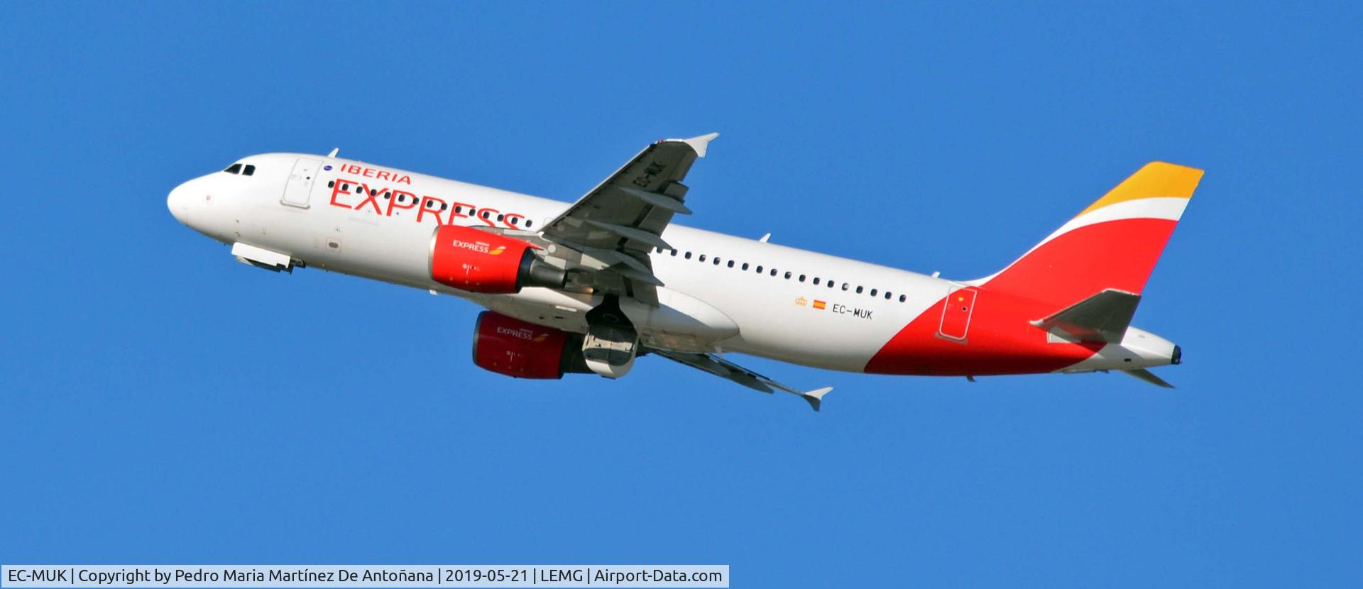 EC-MUK, 2007 Airbus A320-214 C/N 3293, Aeropuerto de Málaga - Spain