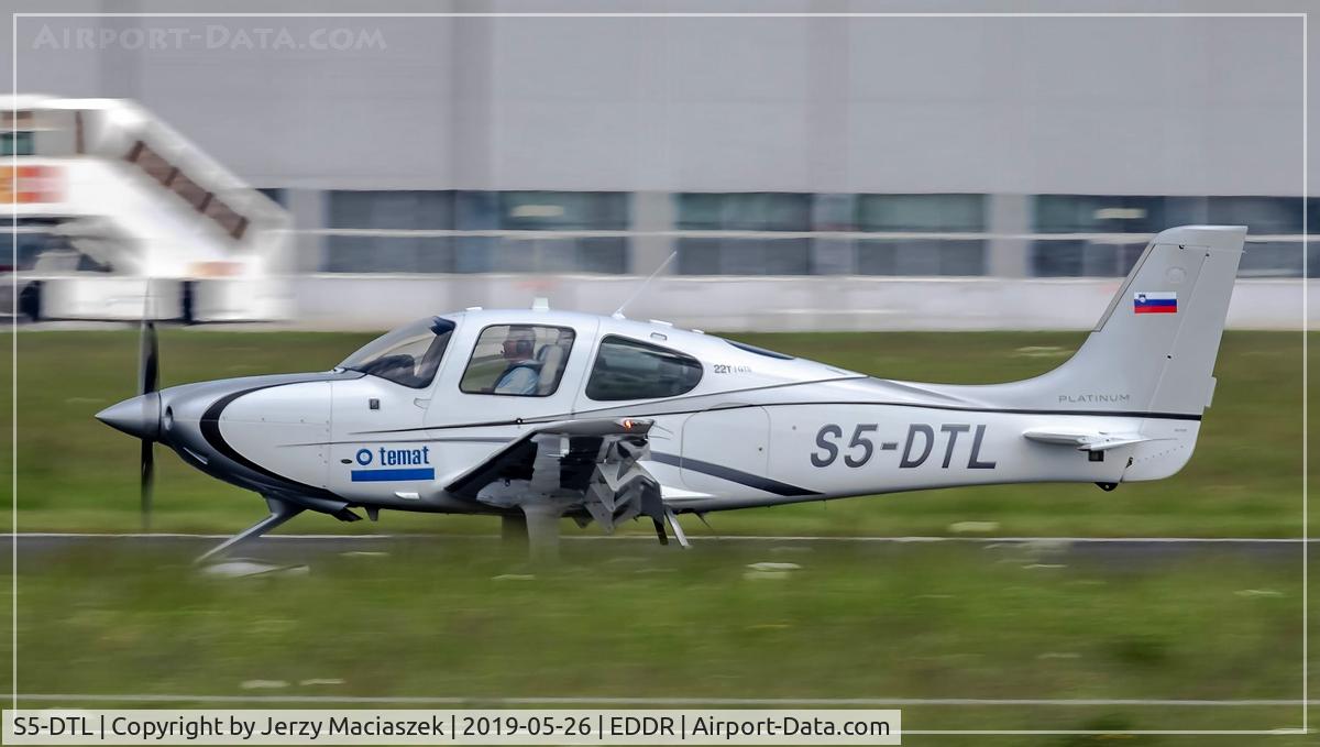 S5-DTL, Cirrus SR22T C/N 0825, Cirrus SR22T