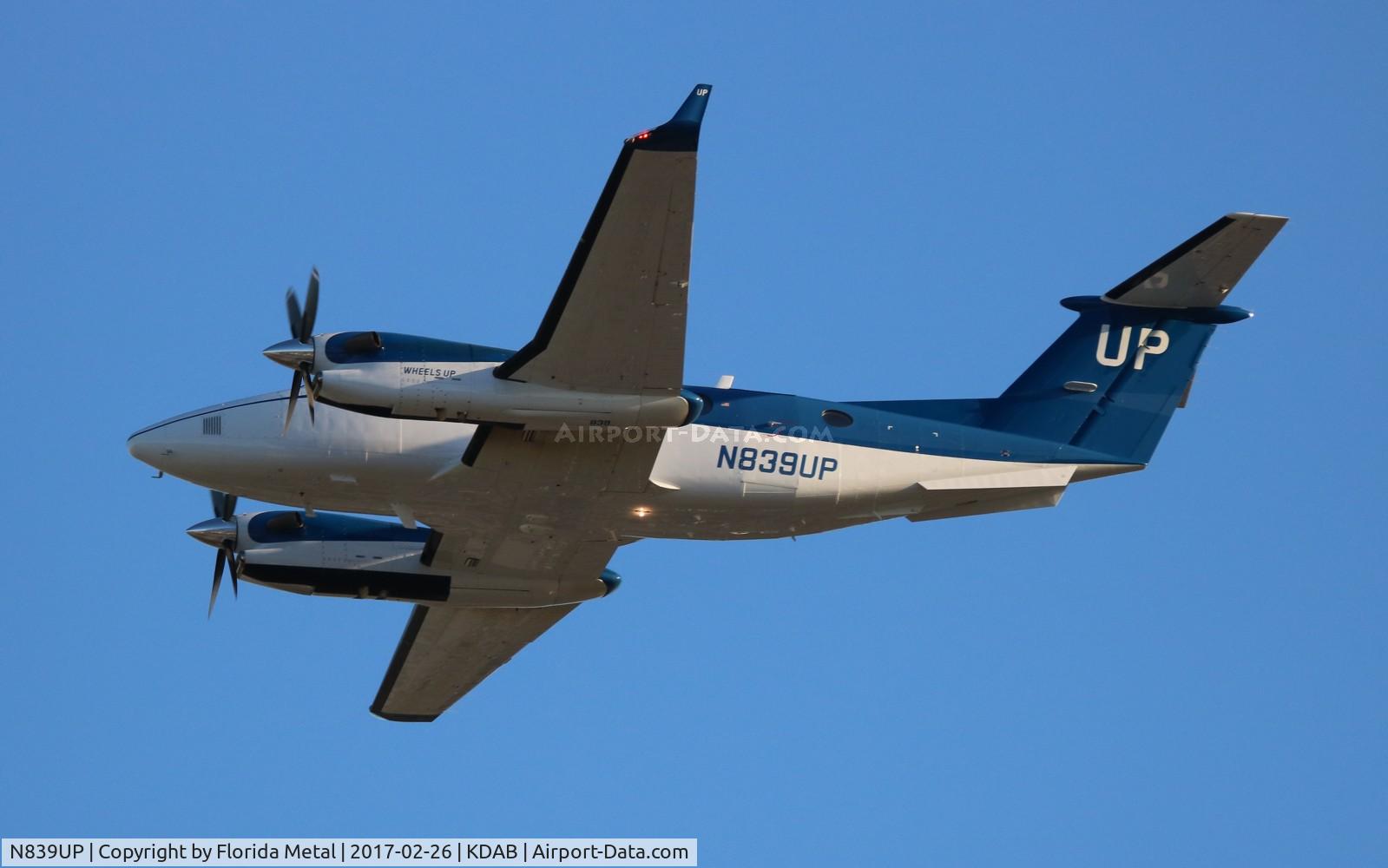 N839UP, 2015 Beechcraft B300 King Air 350i C/N FL-984, Wheels up