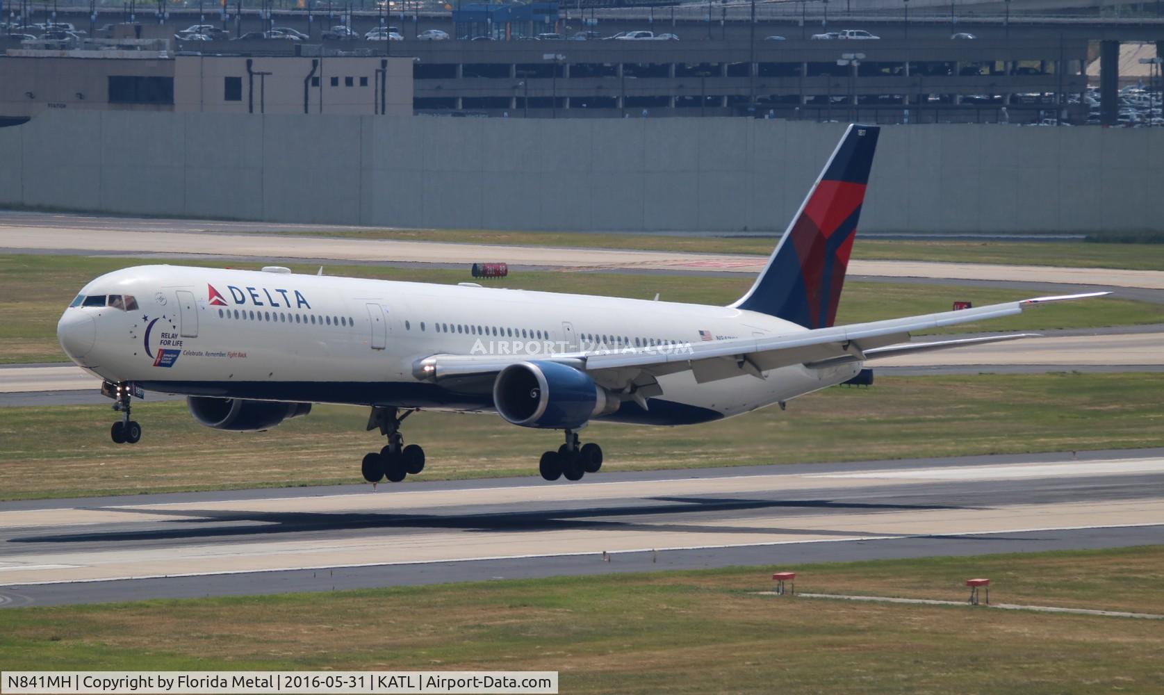 N841MH, 2001 Boeing 767-432/ER C/N 29714, Delta
