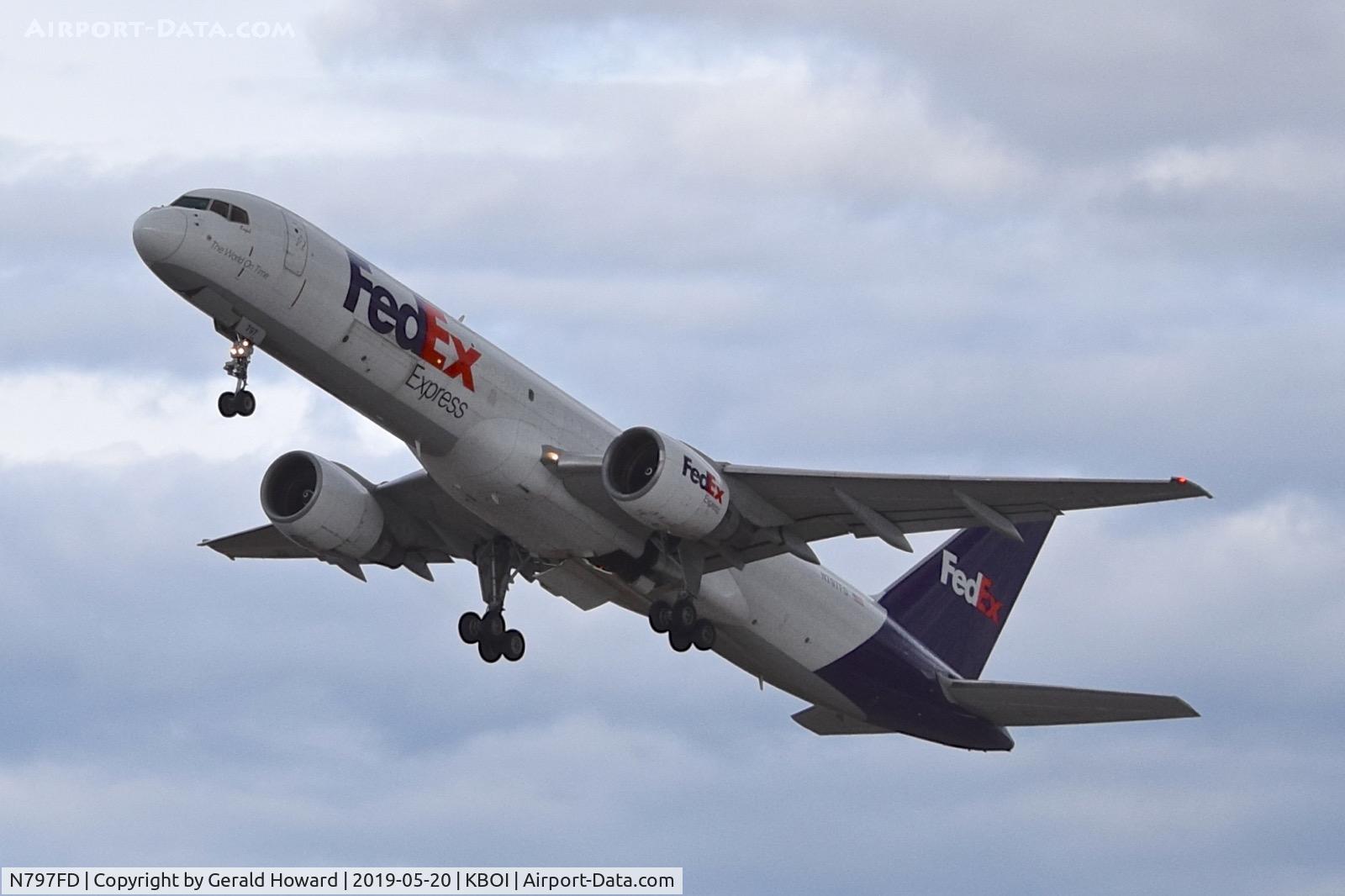 N797FD, 1996 Boeing 757-222F C/N 28143, Climb out from RWY 28L.