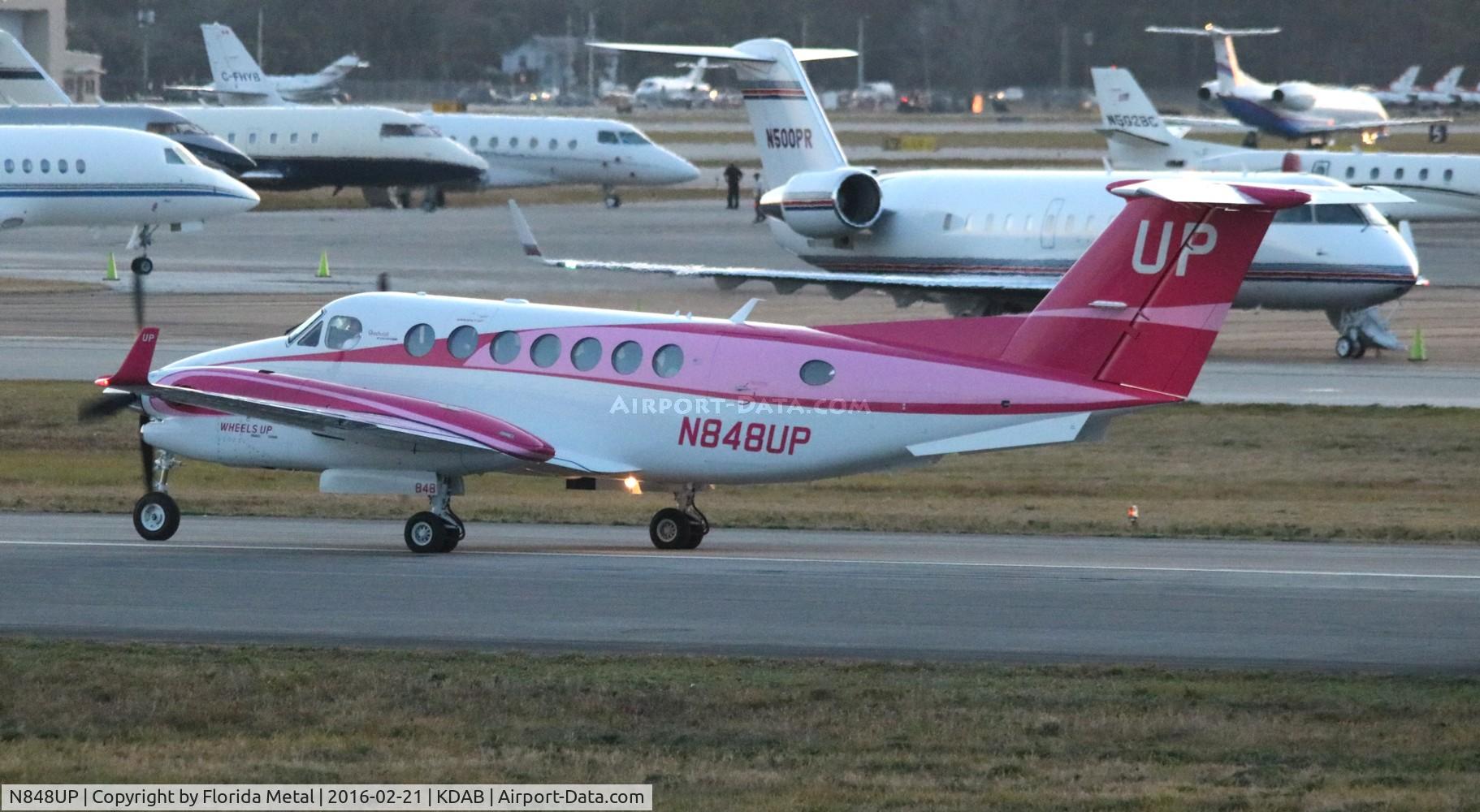 N848UP, 2015 Beechcraft 350 King Air C/N FL-1004, Wheels Up