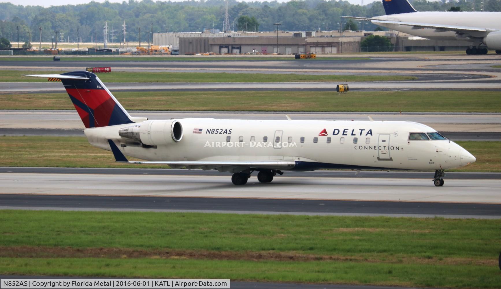 N852AS, 2000 Bombardier CRJ-200ER (CL-600-2B19) C/N 7369, Delta Connection