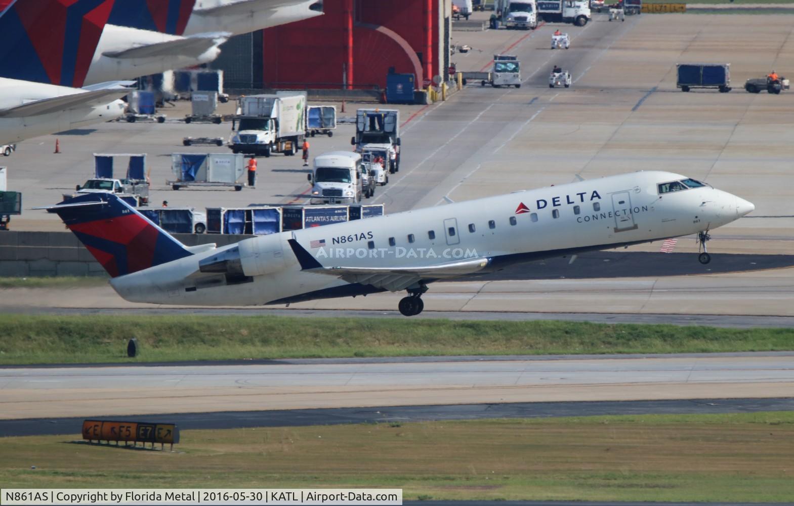 N861AS, 2000 Bombardier CRJ-200ER (CL-600-2B19) C/N 7445, Delta Connection