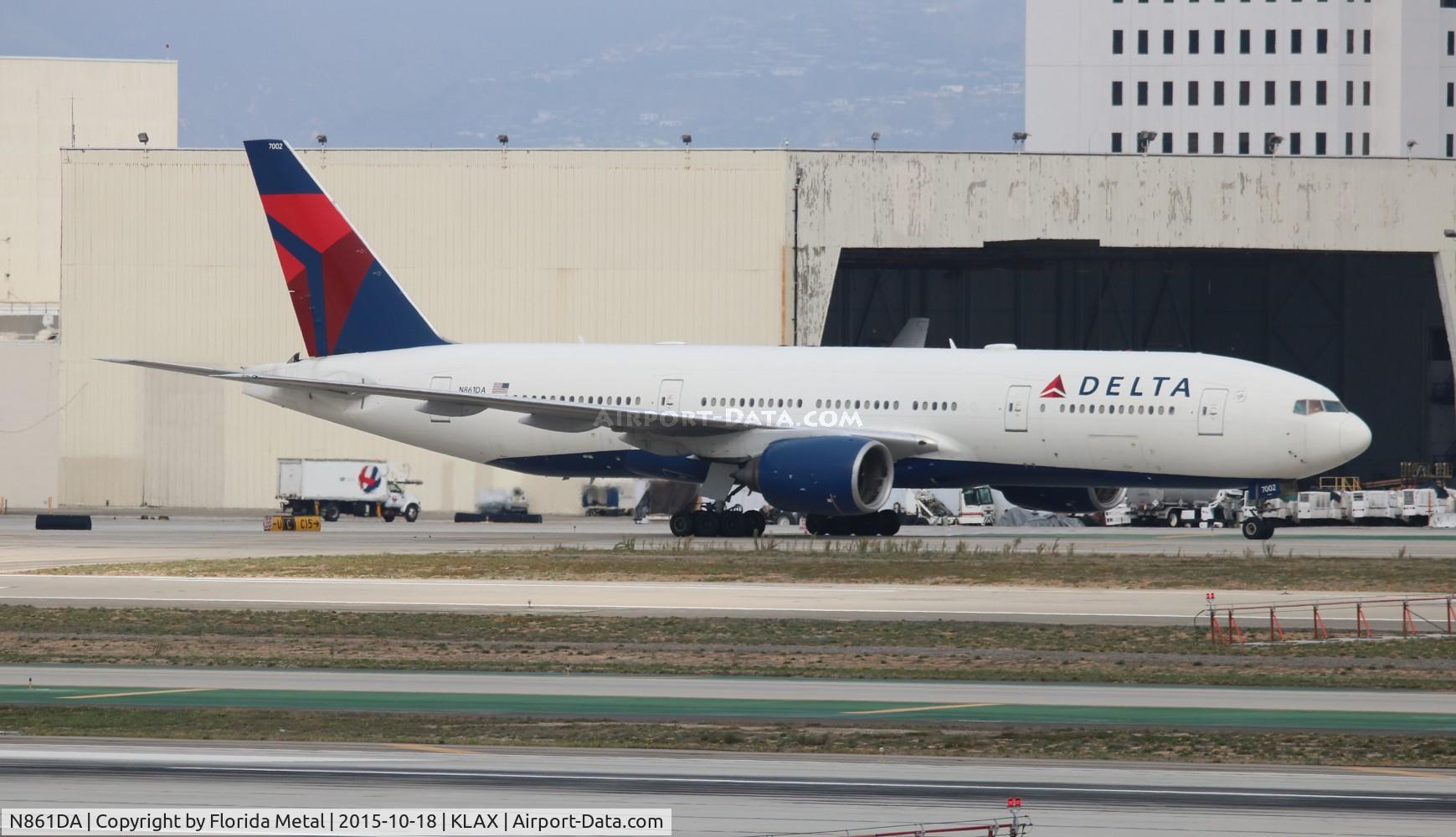 N861DA, 1999 Boeing 777-232 C/N 29952, Delta