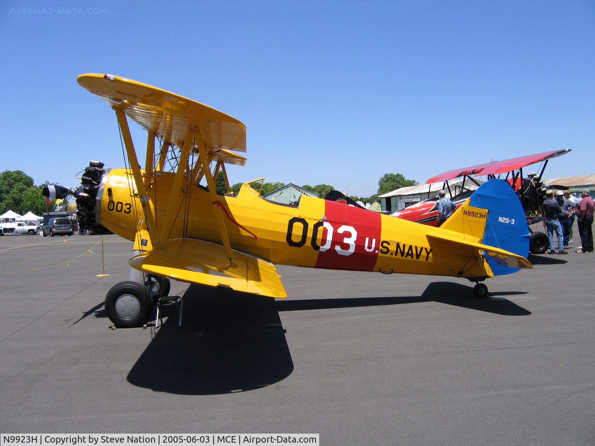 N9923H, 1943 Boeing A75N1(PT17) C/N 75-7477, 1943 Boeing N2S-3 Stearman as U.S. Navy 003 at Merced, CA