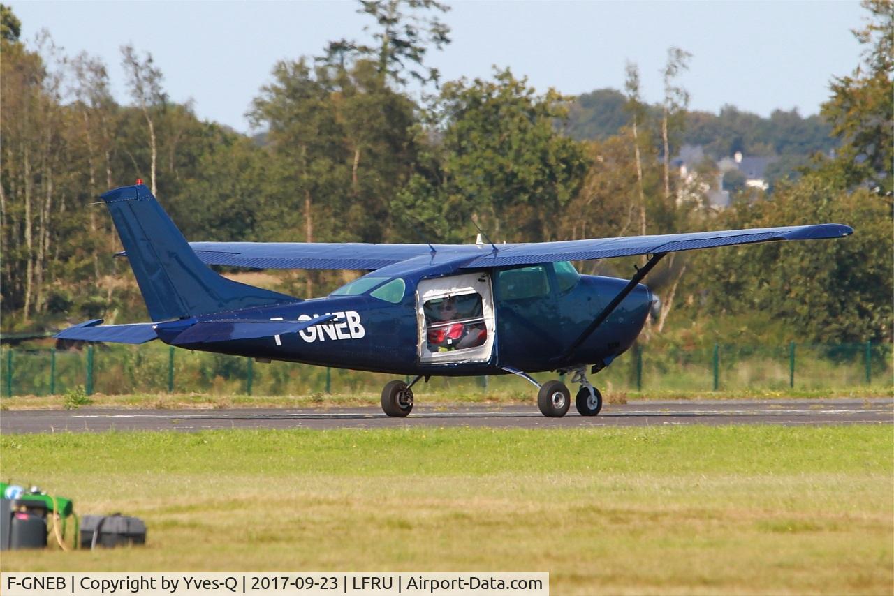 F-GNEB, Cessna U206F Stationair C/N U20603364, Cessna U206F Stationair, Taxiing, Morlaix-Ploujean airport (LFRU-MXN) air show 2017