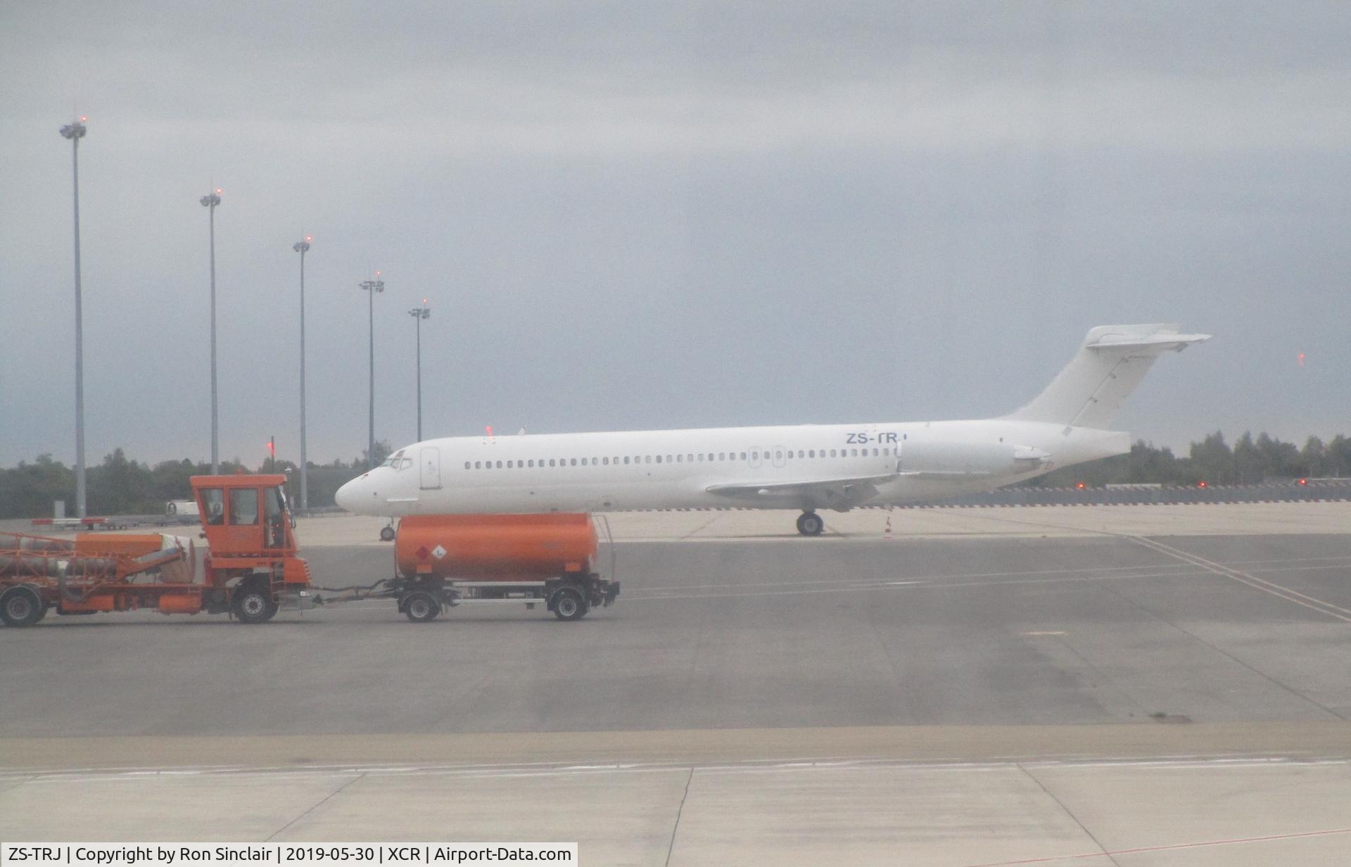 ZS-TRJ, 1989 McDonnell Douglas MD-87 (DC-9-87) C/N 49829, Parked at Vatry airport passenger terminal -  no indication of where it came from or its destination