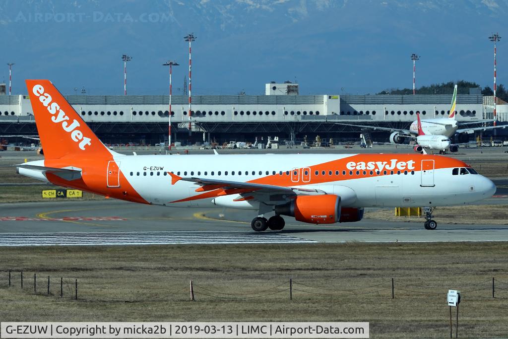 G-EZUW, 2012 Airbus A320-214 C/N 5116, Taxiing
