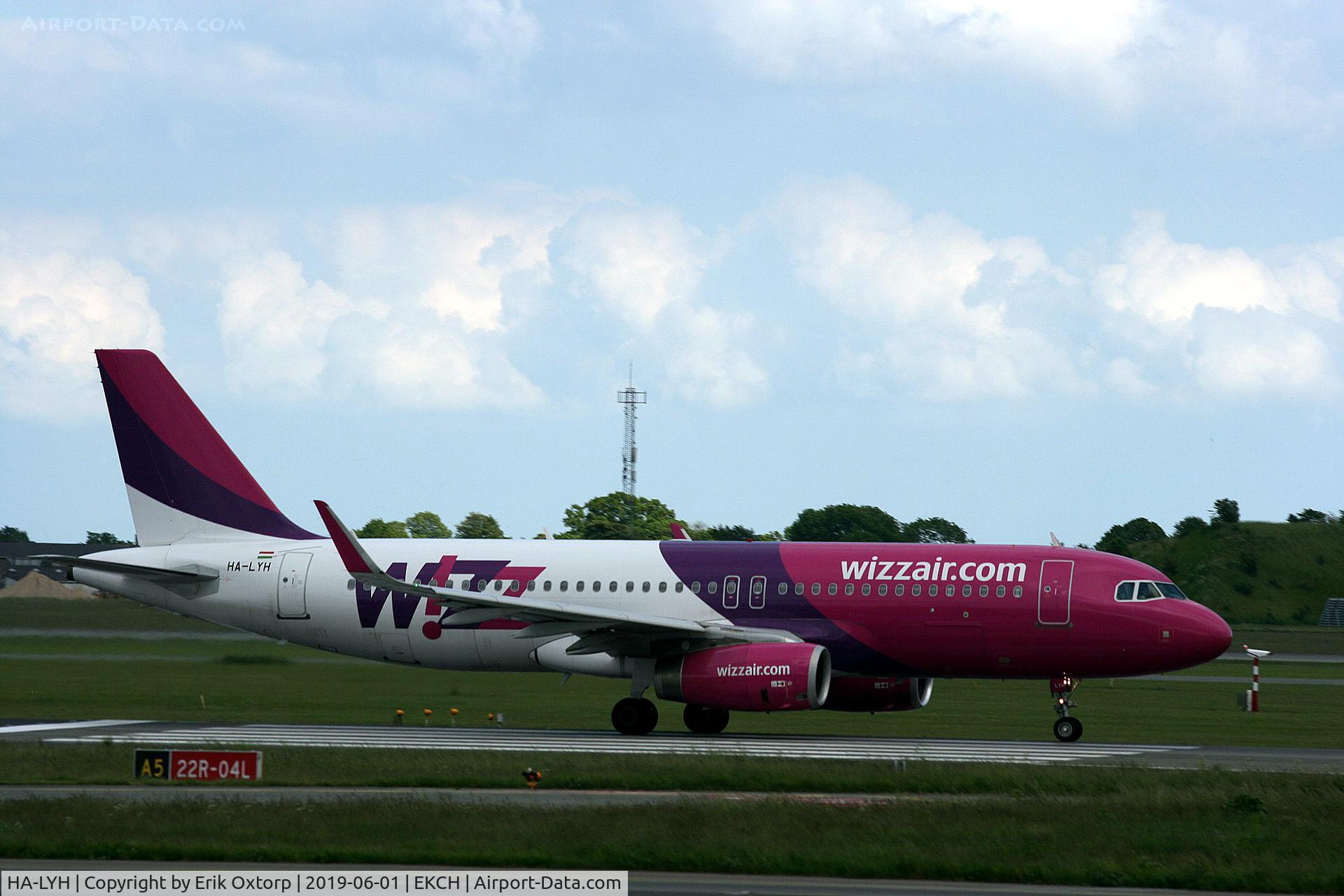 HA-LYH, 2014 Airbus A320-232 C/N 6235, HA-LYH taking off rw 22R