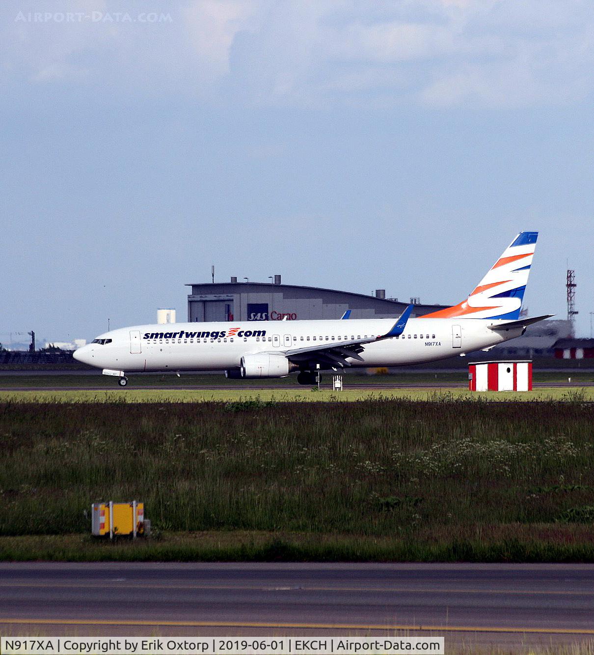 N917XA, 2002 Boeing 737-86J C/N 32917, N917XA landing rw 22L