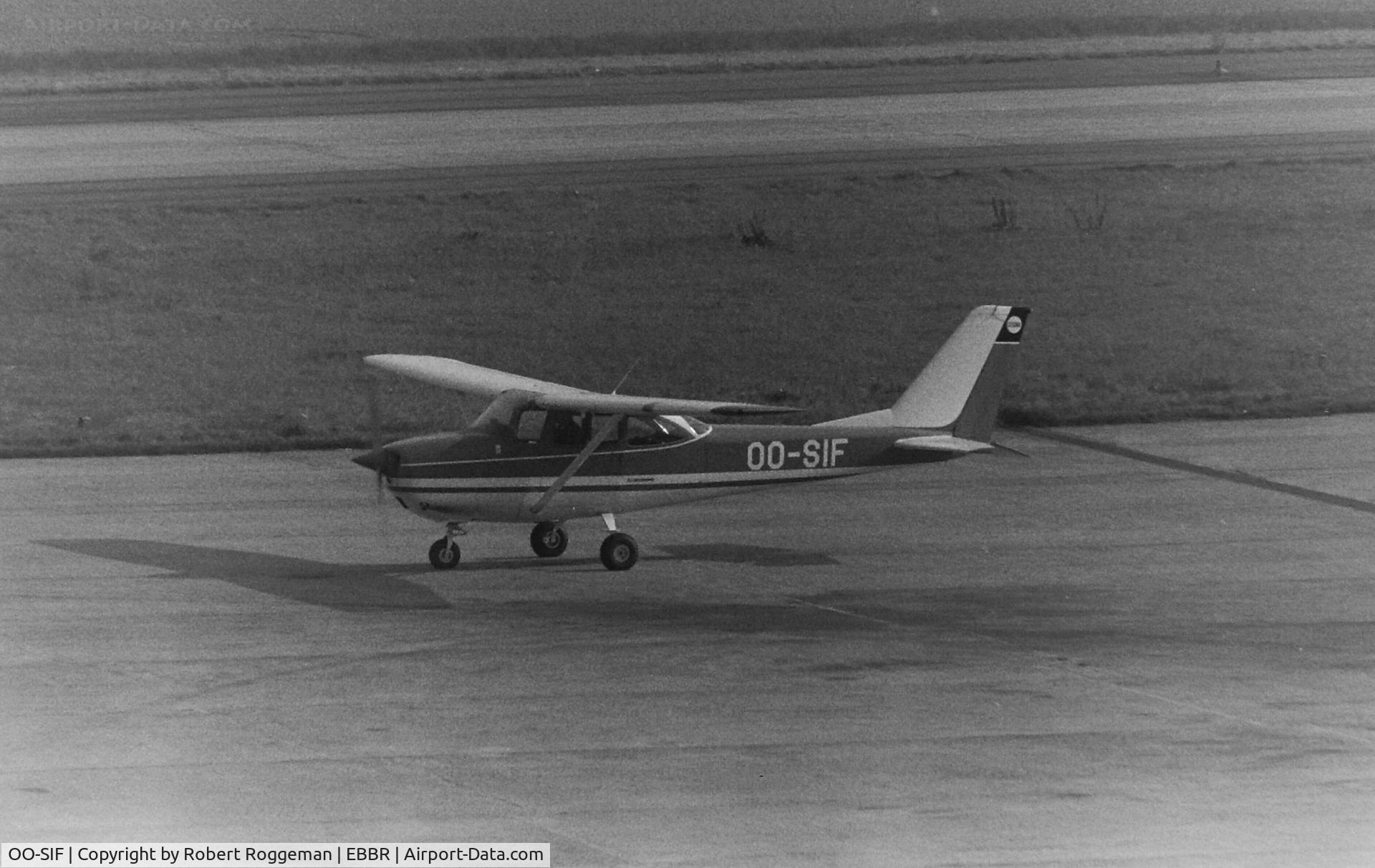 OO-SIF, 1965 Reims F172G Skyhawk C/N 0194, Mid 1960's.