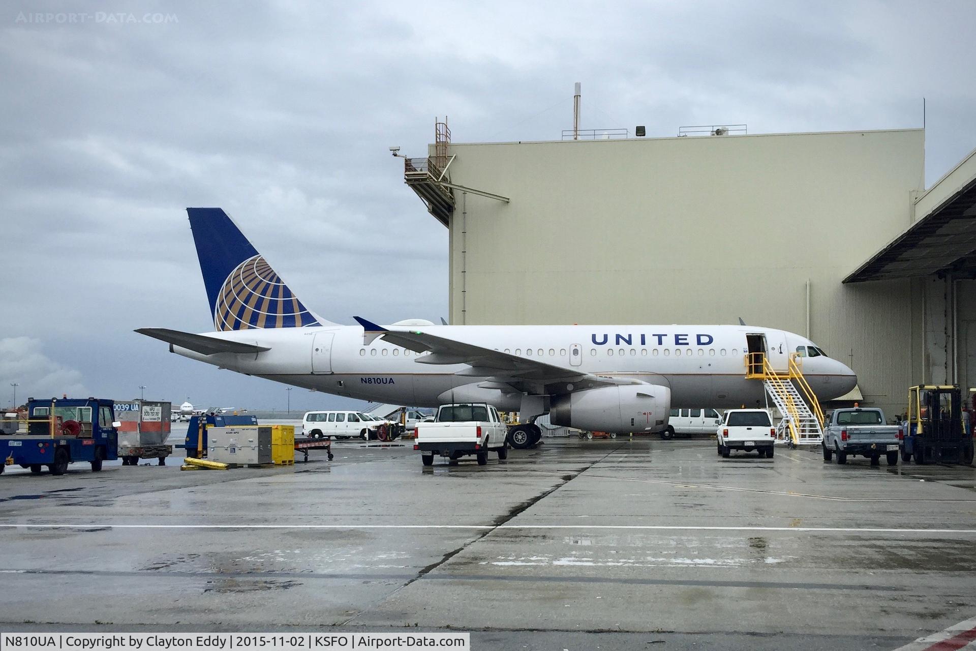 N810UA, 1998 Airbus A319-131 C/N 843, SFO 2015.