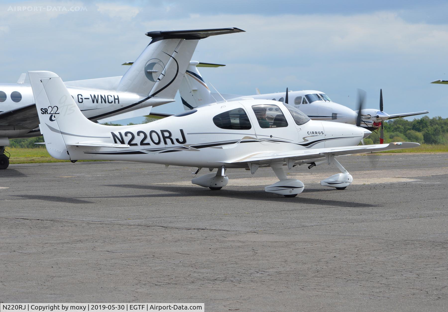 N220RJ, 2006 Cirrus SR22 C/N 1775, Cirrus SR22 at Fairoaks.