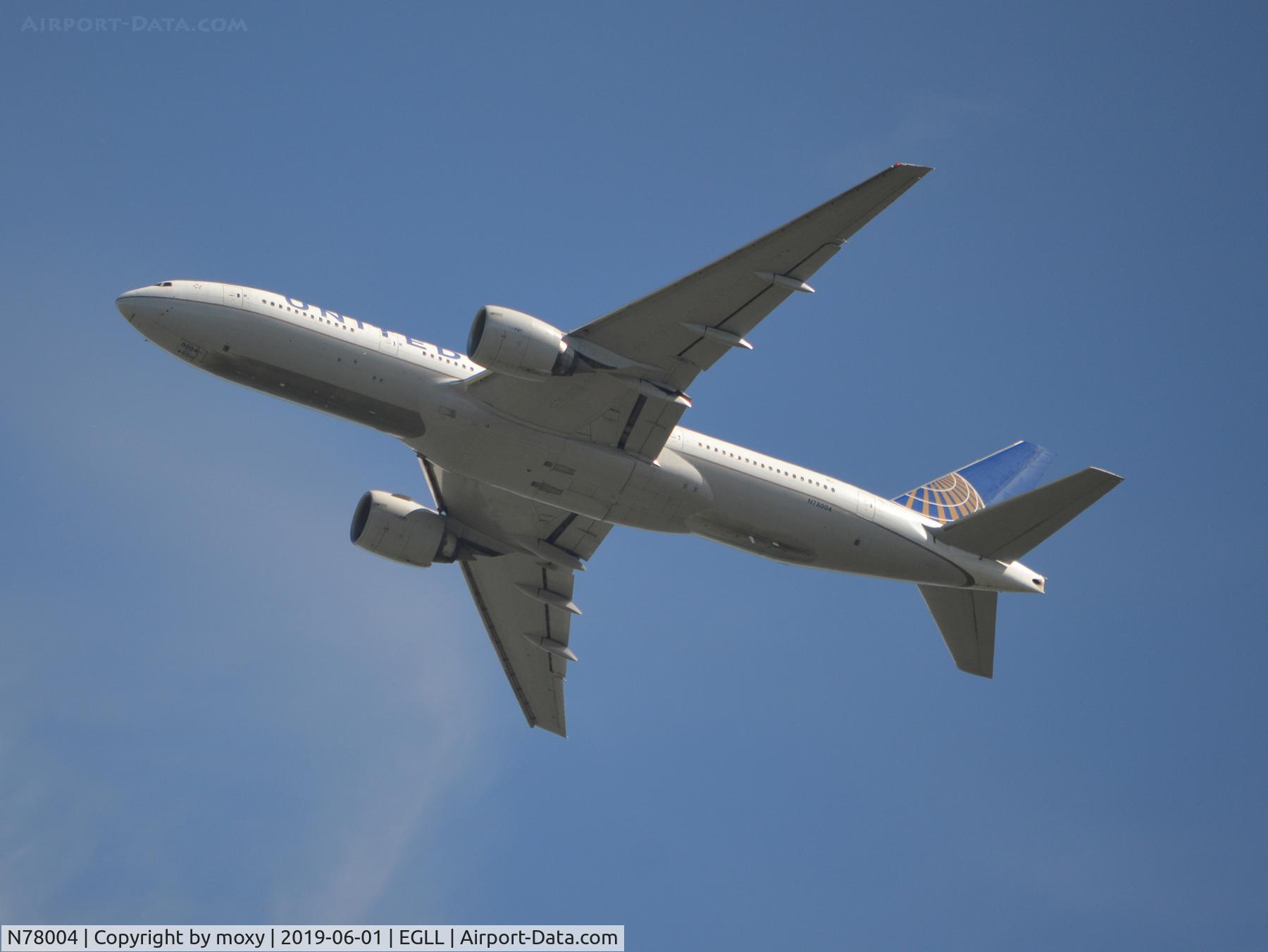 N78004, 1998 Boeing 777-224 C/N 27580, Boeing 777-224 just departed EGLL over Old Windsor.