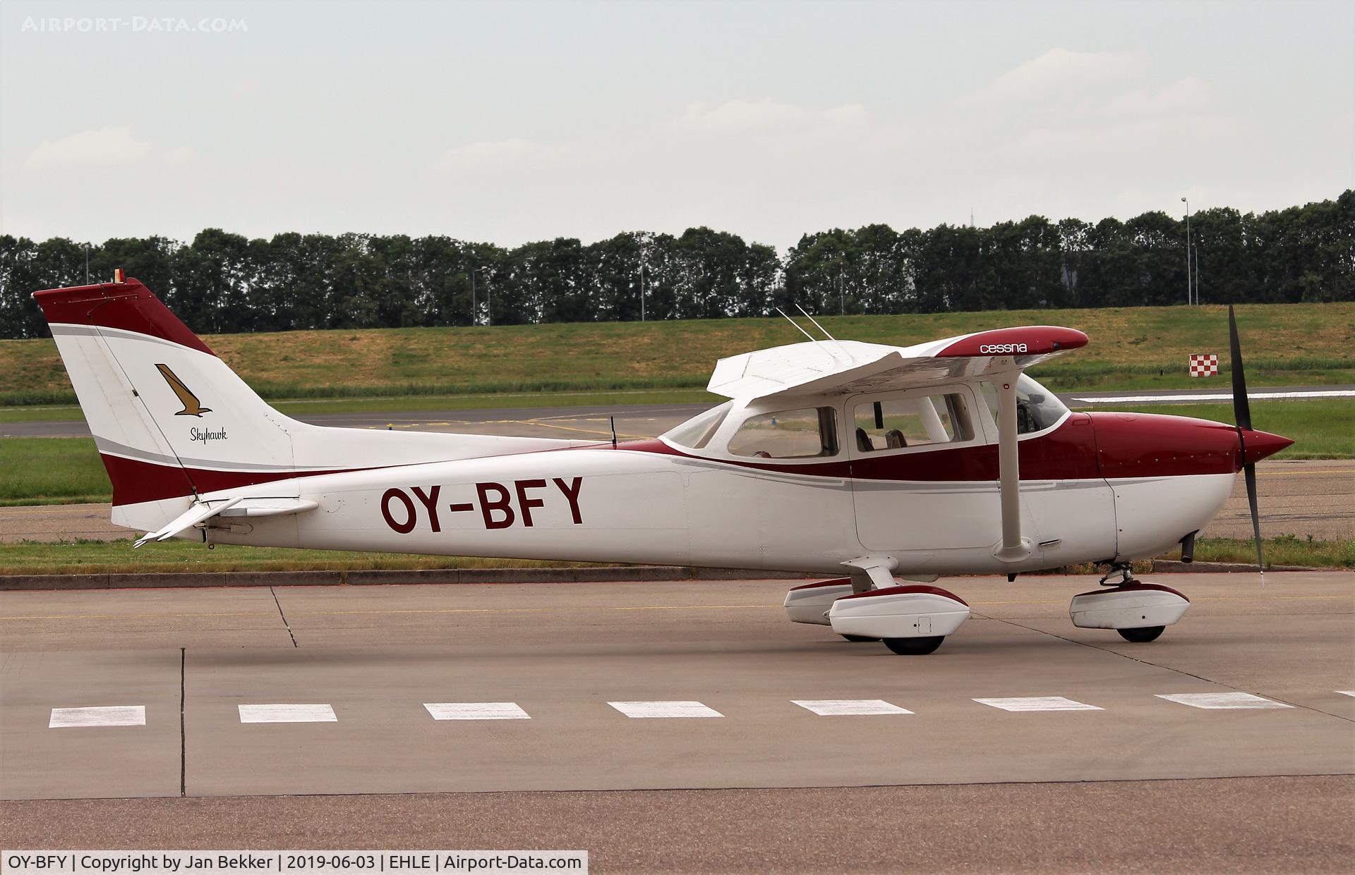 OY-BFY, 1974 Reims F172M Skyhawk C/N 1142, Lelystad Airport