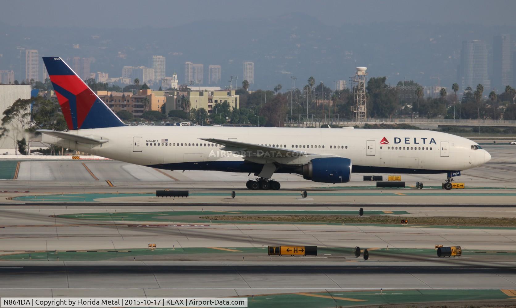 N864DA, 1999 Boeing 777-232 C/N 29736, Delta