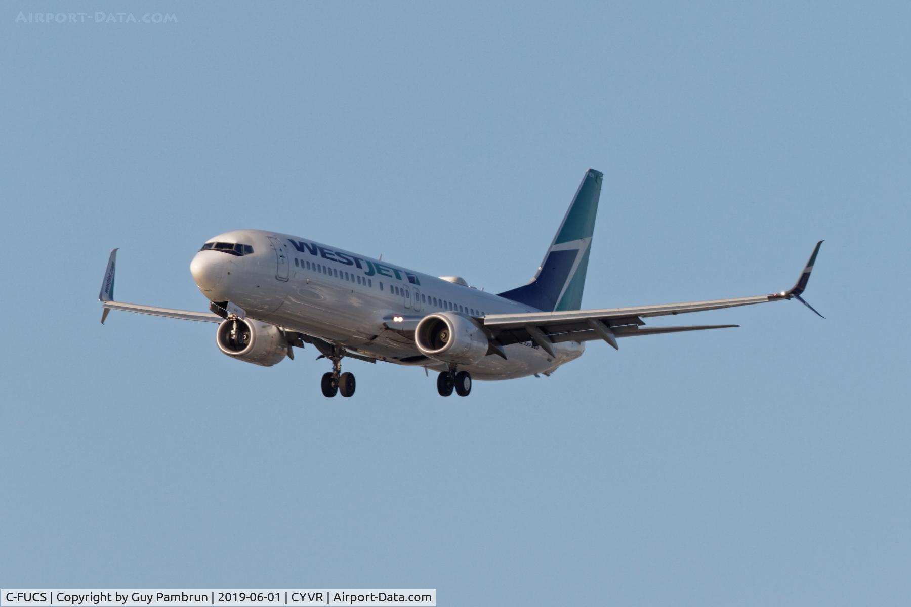 C-FUCS, 2014 Boeing 737-8CT C/N 60129, Landing