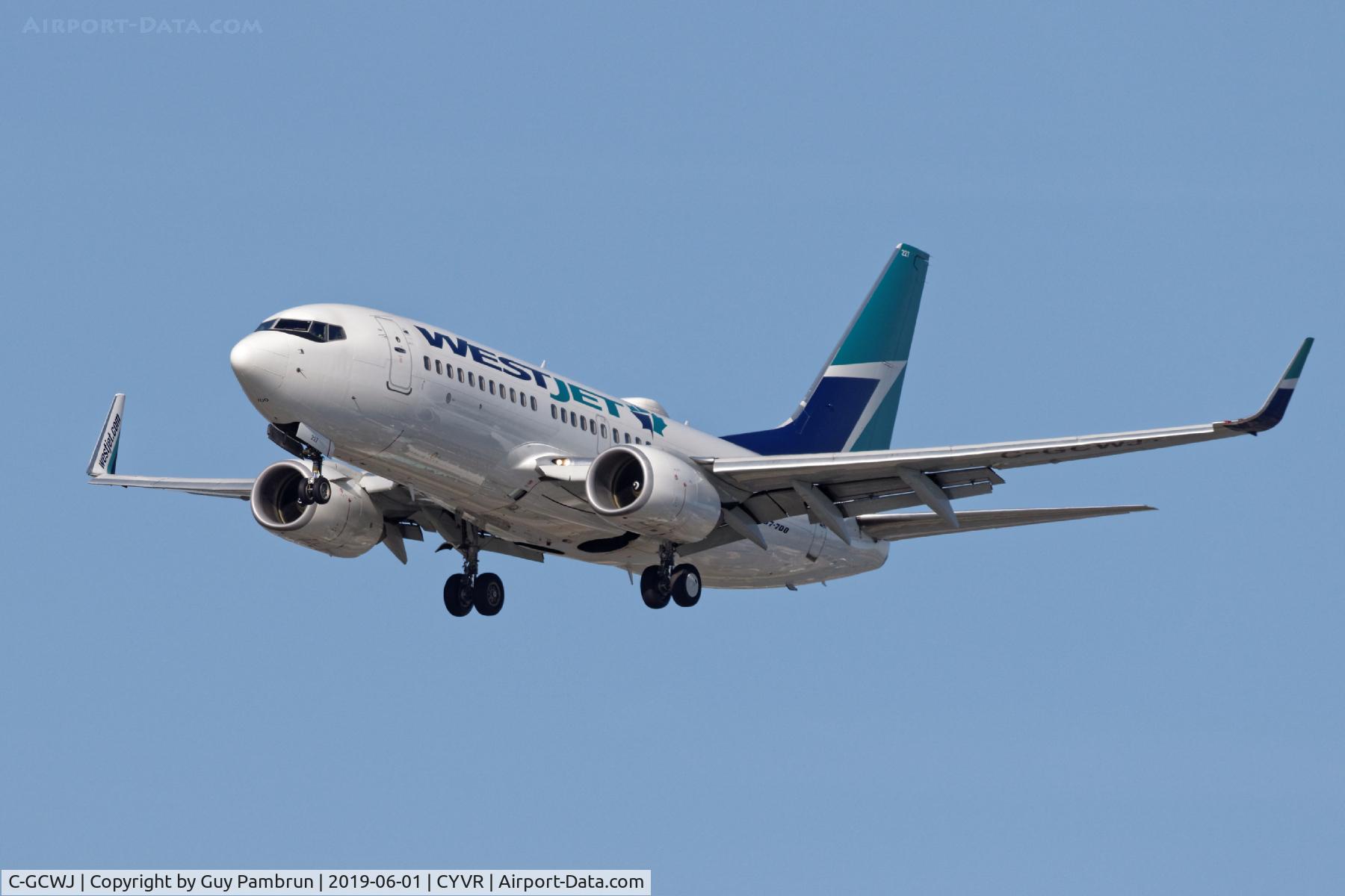 C-GCWJ, 2004 Boeing 737-7CT C/N 33970, Landing