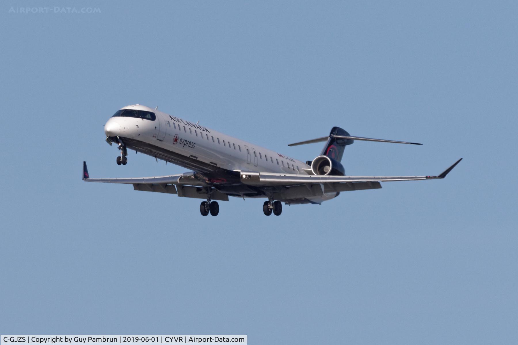C-GJZS, 2016 Bombardier CRJ-900 C/N 15422, Landing