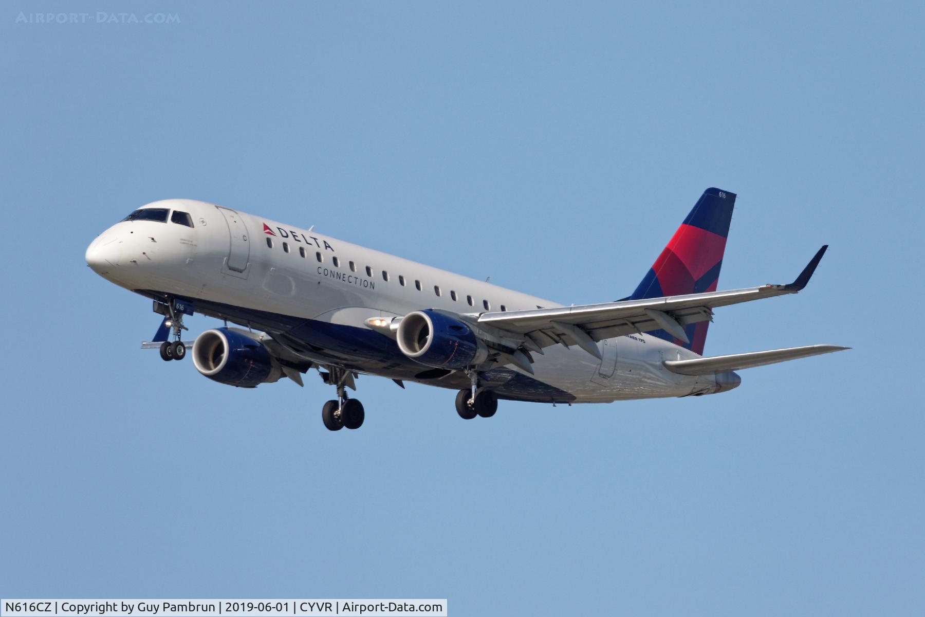 N616CZ, 2008 Embraer 175LR (ERJ-170-200LR) C/N 17000209, Landing