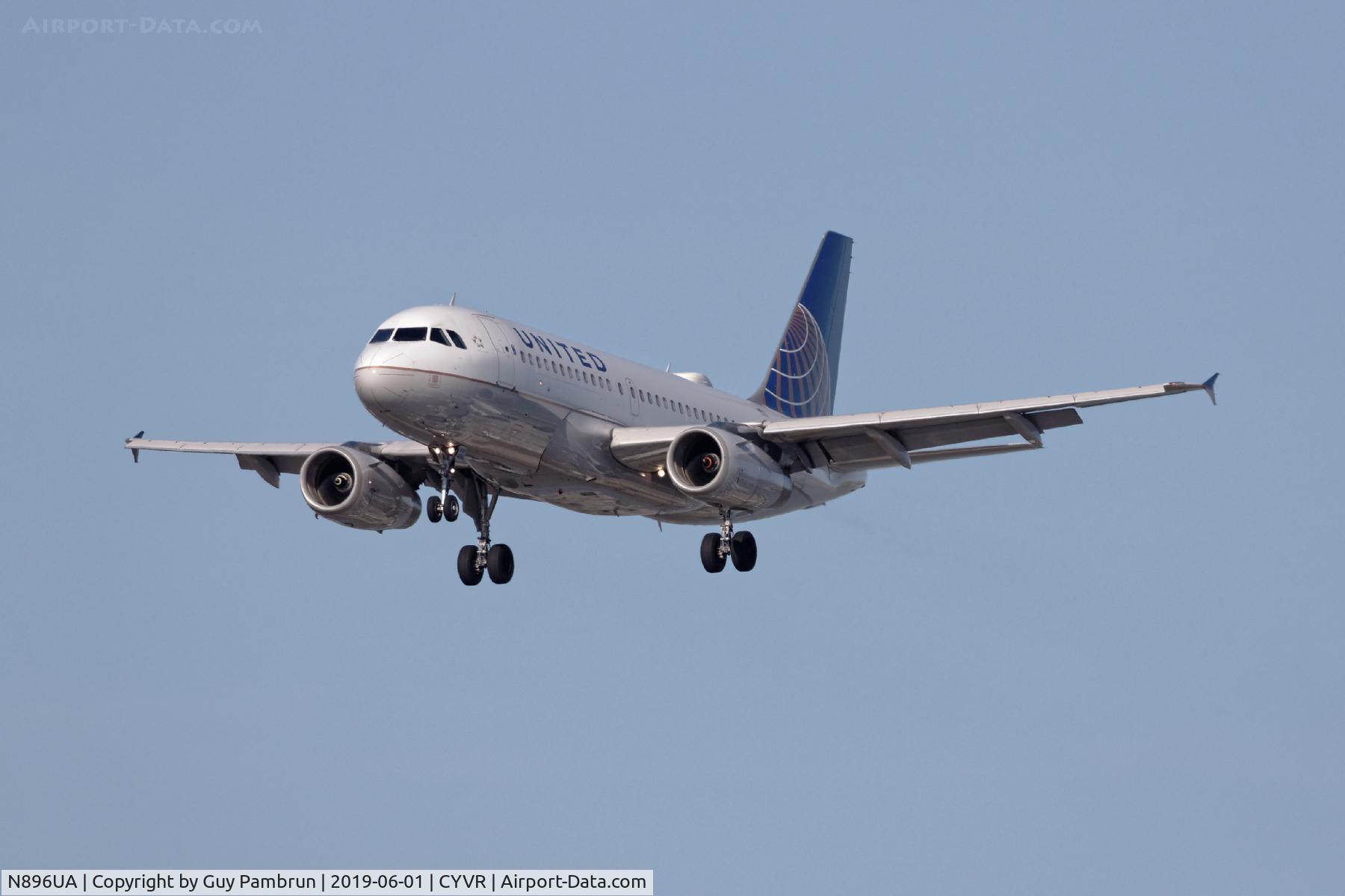 N896UA, 2007 Airbus A319-132 C/N 3144, Landing