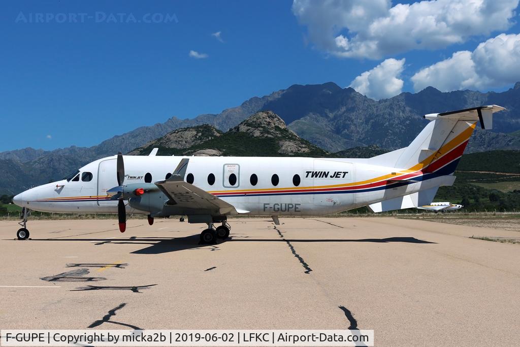 F-GUPE, 1996 Beech 1900D C/N UE-248, Parked