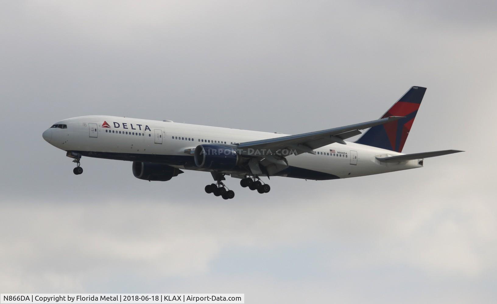 N866DA, 1999 Boeing 777-232ER C/N 29738, Delta