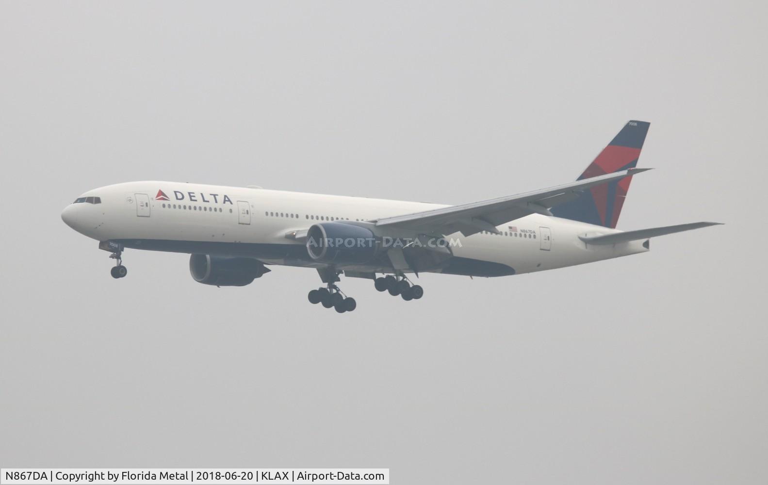 N867DA, 2002 Boeing 777-232 C/N 29743, Delta