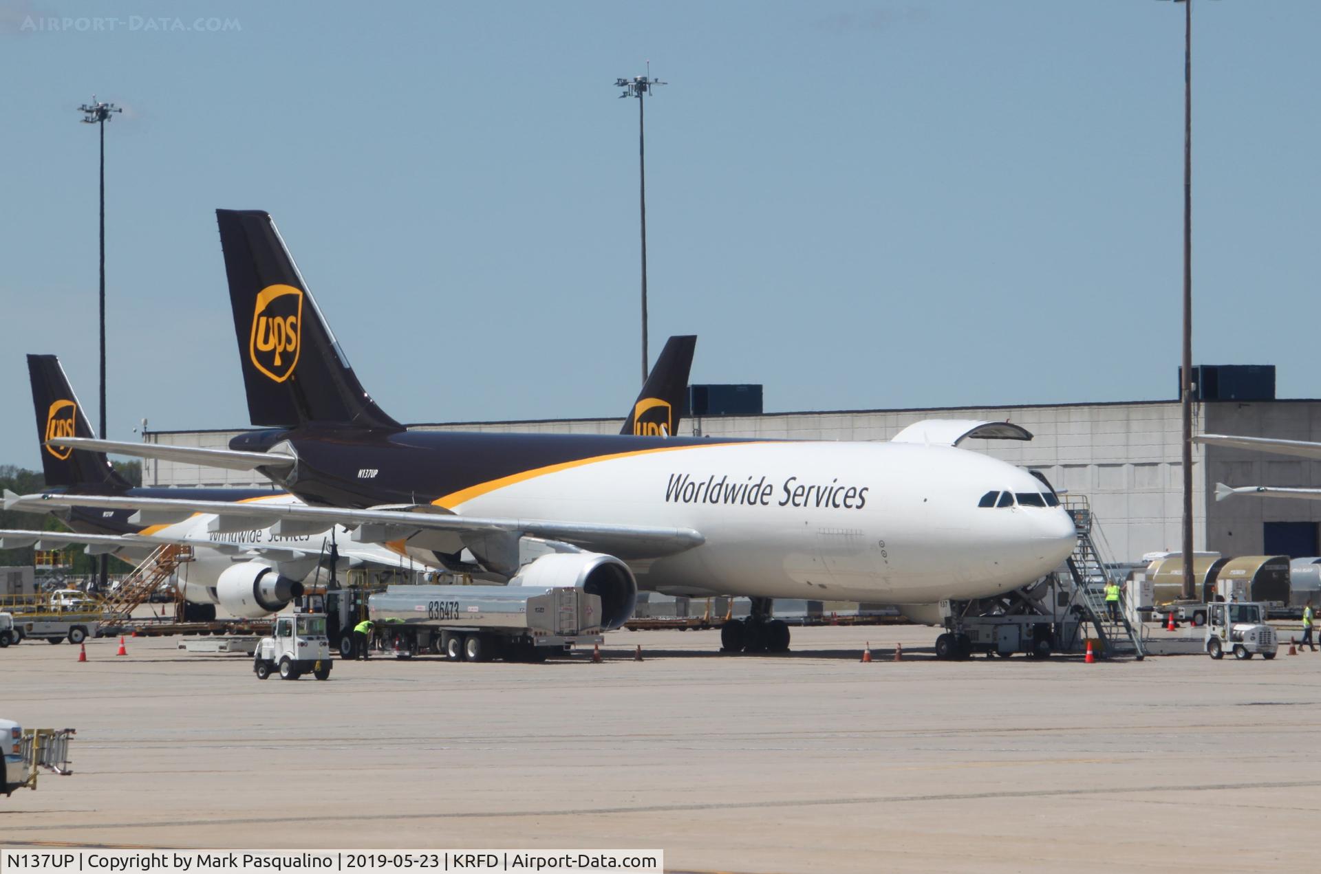 N137UP, 2001 Airbus A300F4-622R C/N 820, Airbus A300F4-622R