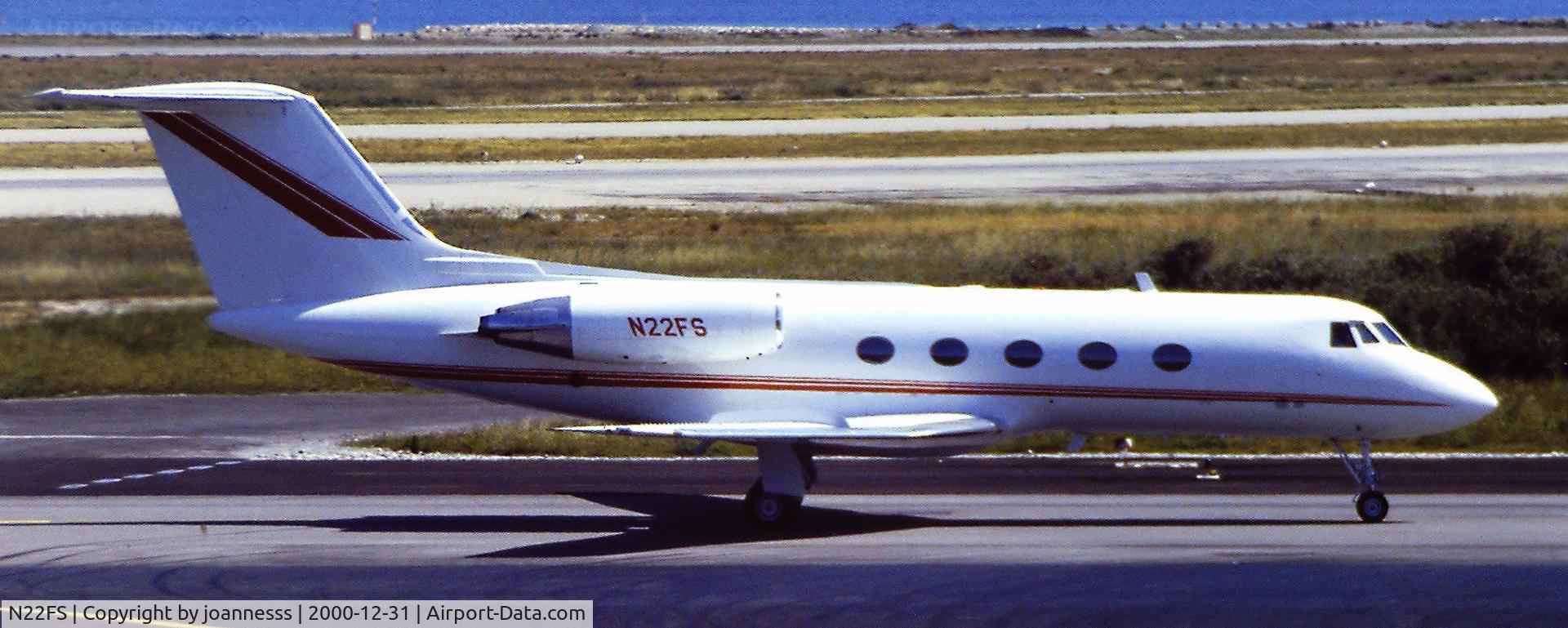 N22FS, 1996 Raytheon Aircraft Company C90A C/N LJ-1452, Aéroport de Nice, france '80s