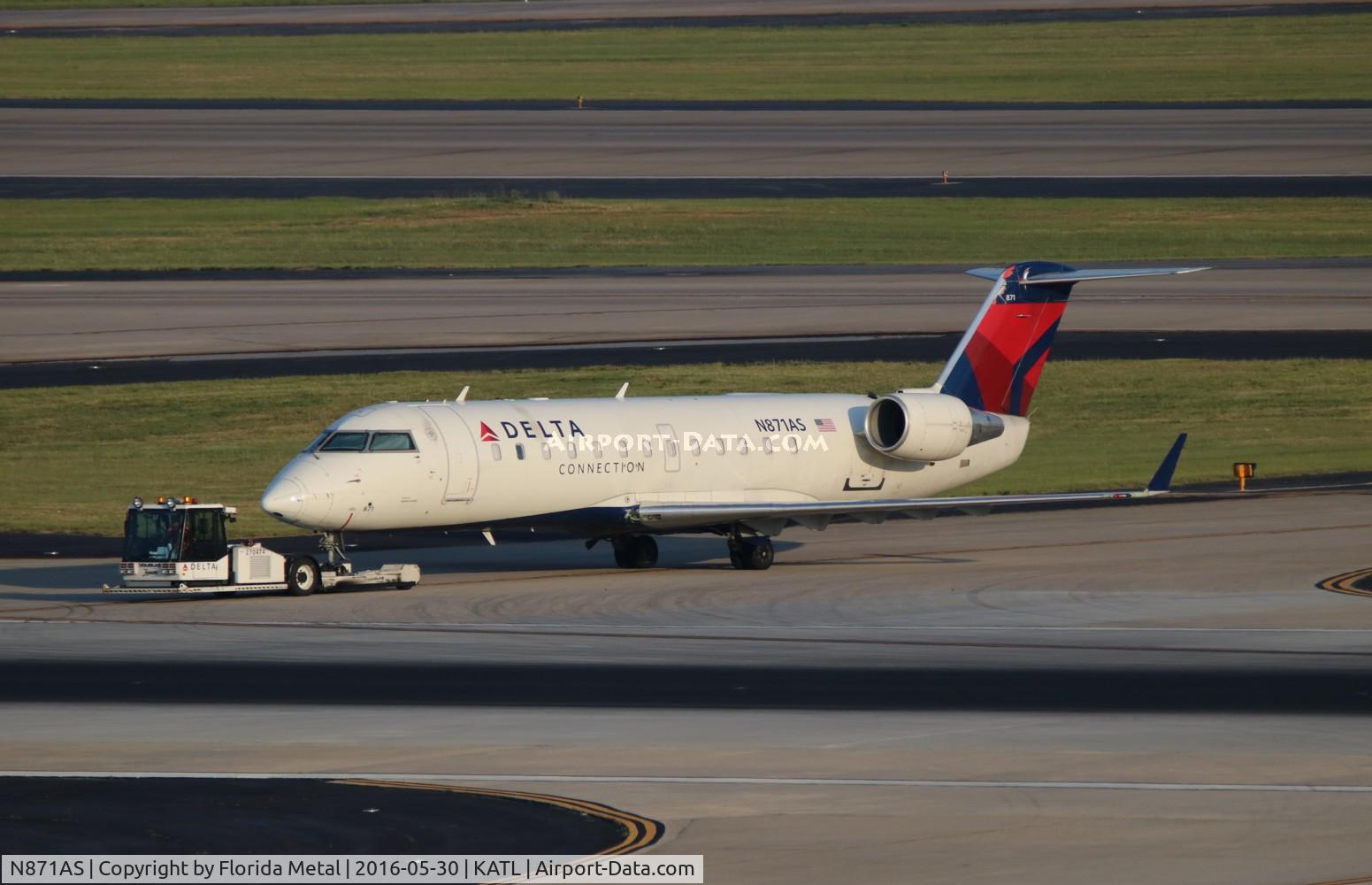 N871AS, 2001 Bombardier CRJ-200ER (CL-600-2B19) C/N 7537, Delta Connection