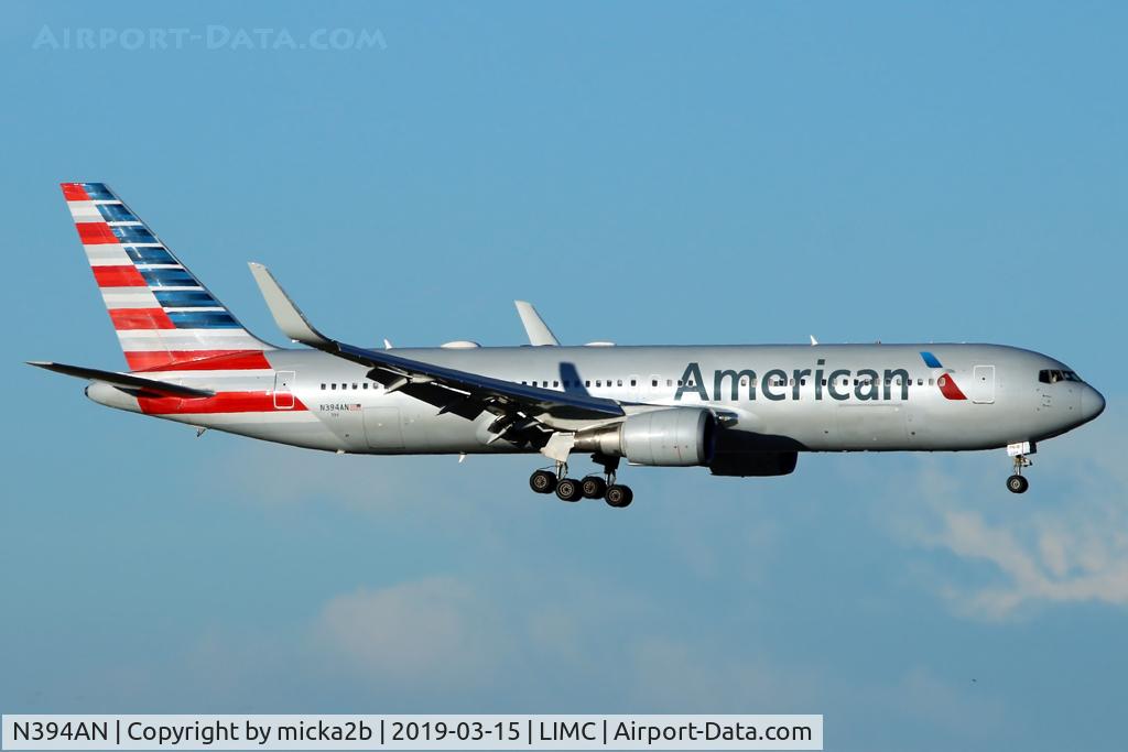 N394AN, 1998 Boeing 767-323/ER C/N 29431, Landing