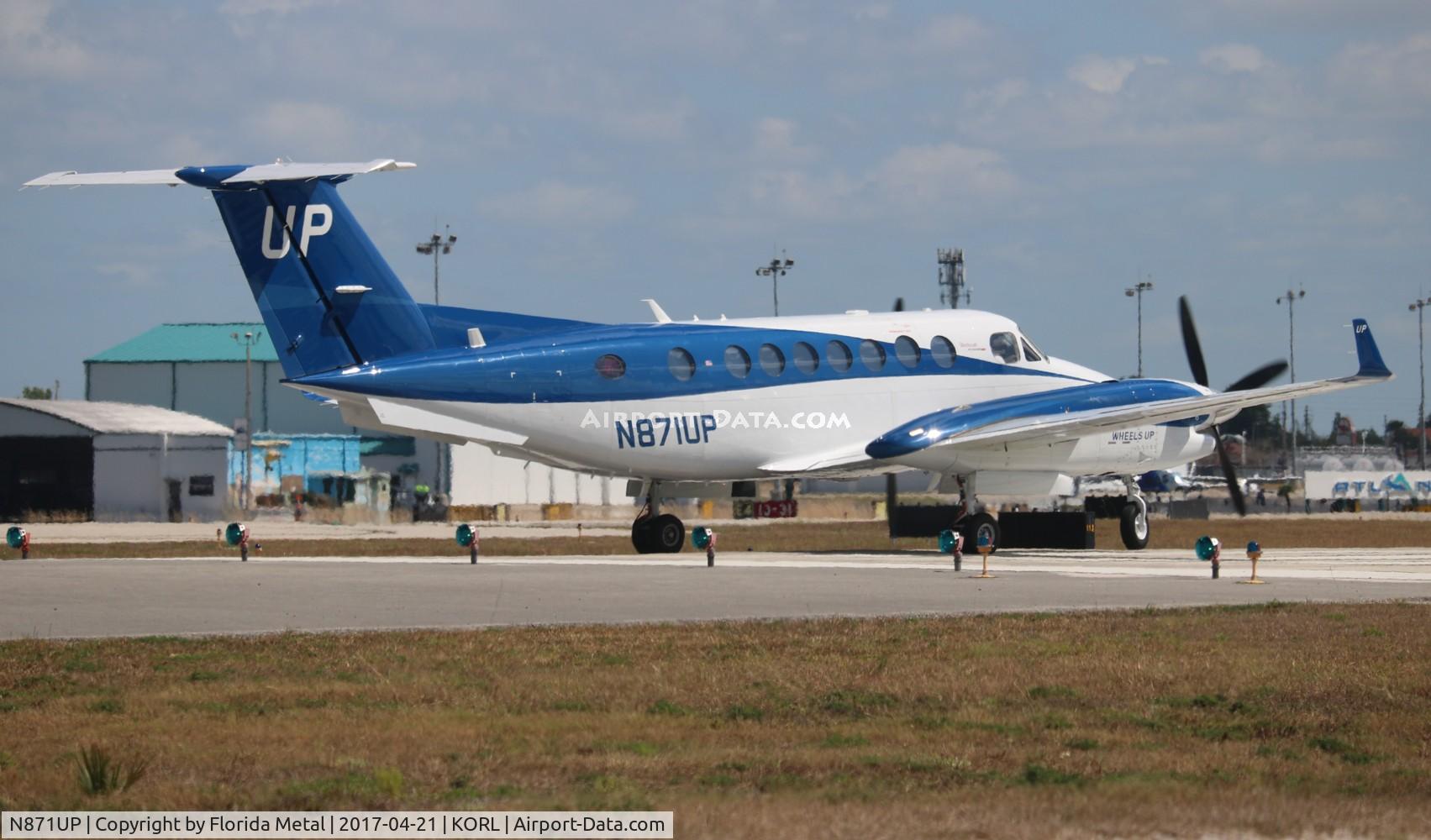 N871UP, 2016 Beechcraft B300 Super King Air 350 C/N FL-1075, Wheels Up