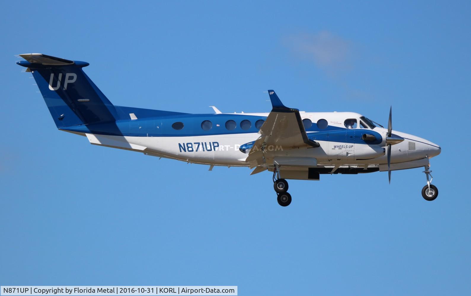 N871UP, 2016 Beechcraft B300 Super King Air 350 C/N FL-1075, Wheels Up