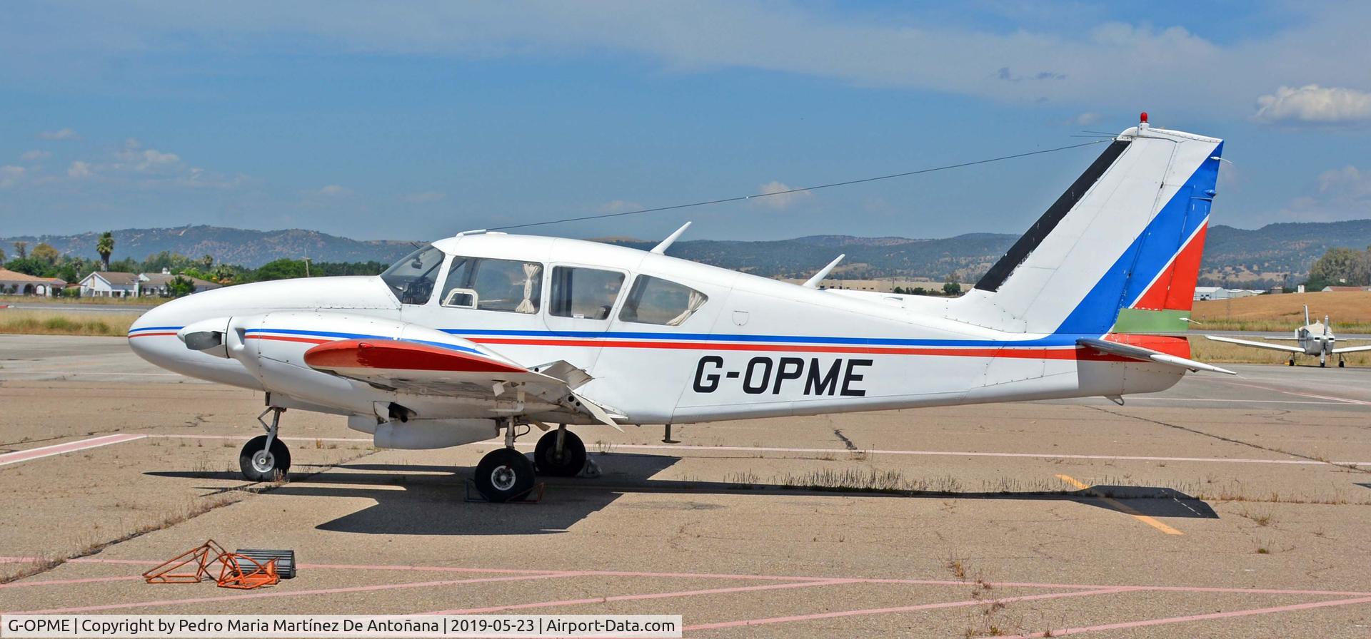 G-OPME, 1968 Piper PA-23-250 Aztec D C/N 27-4099, Aeropuerto de Córdoba - Spain