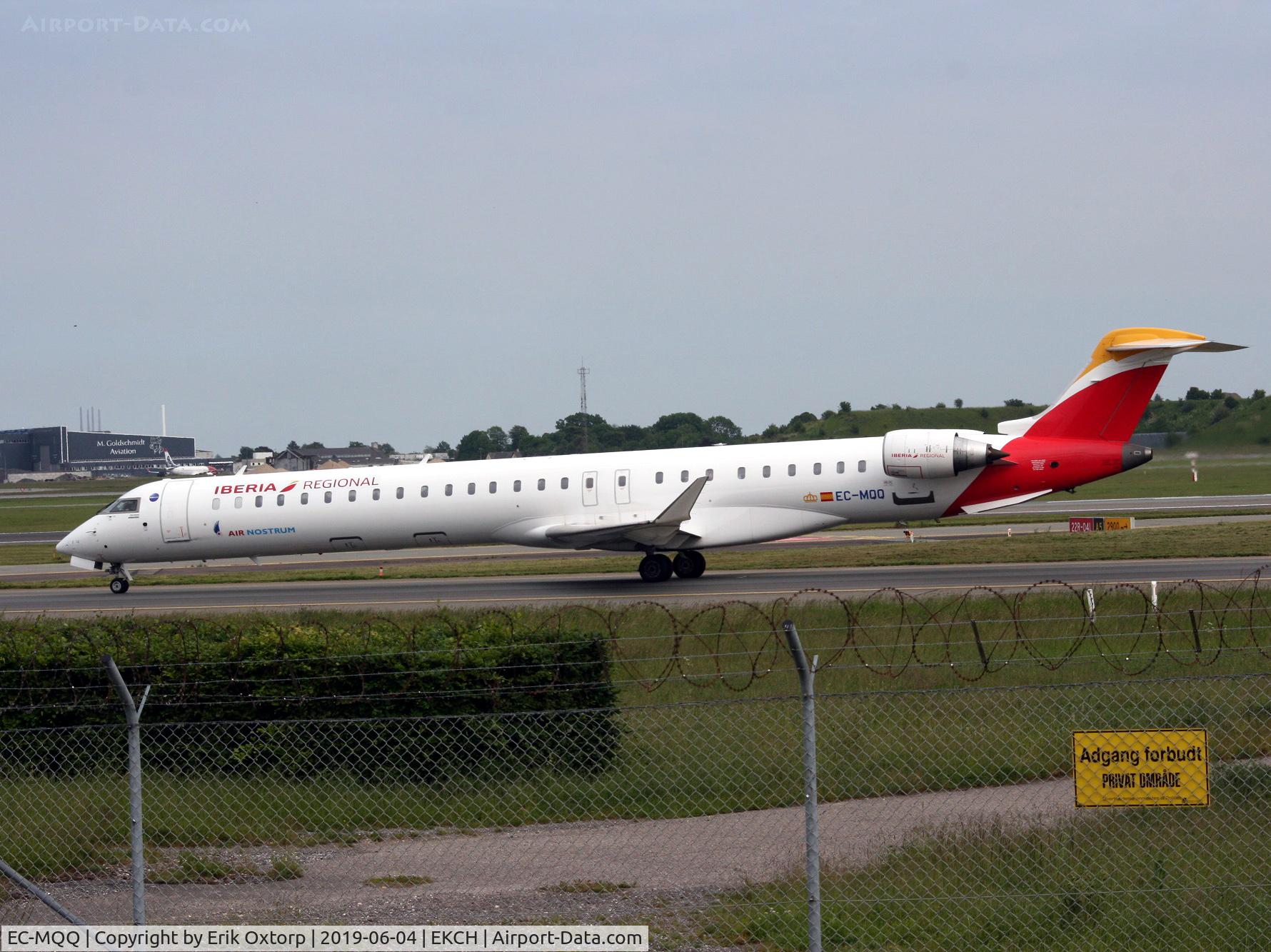 EC-MQQ, 2017 Bombardier CRJ-1000 (CL-600-2E25) C/N 19055, EC-MQQ landed rw 04L. Operating for SAS