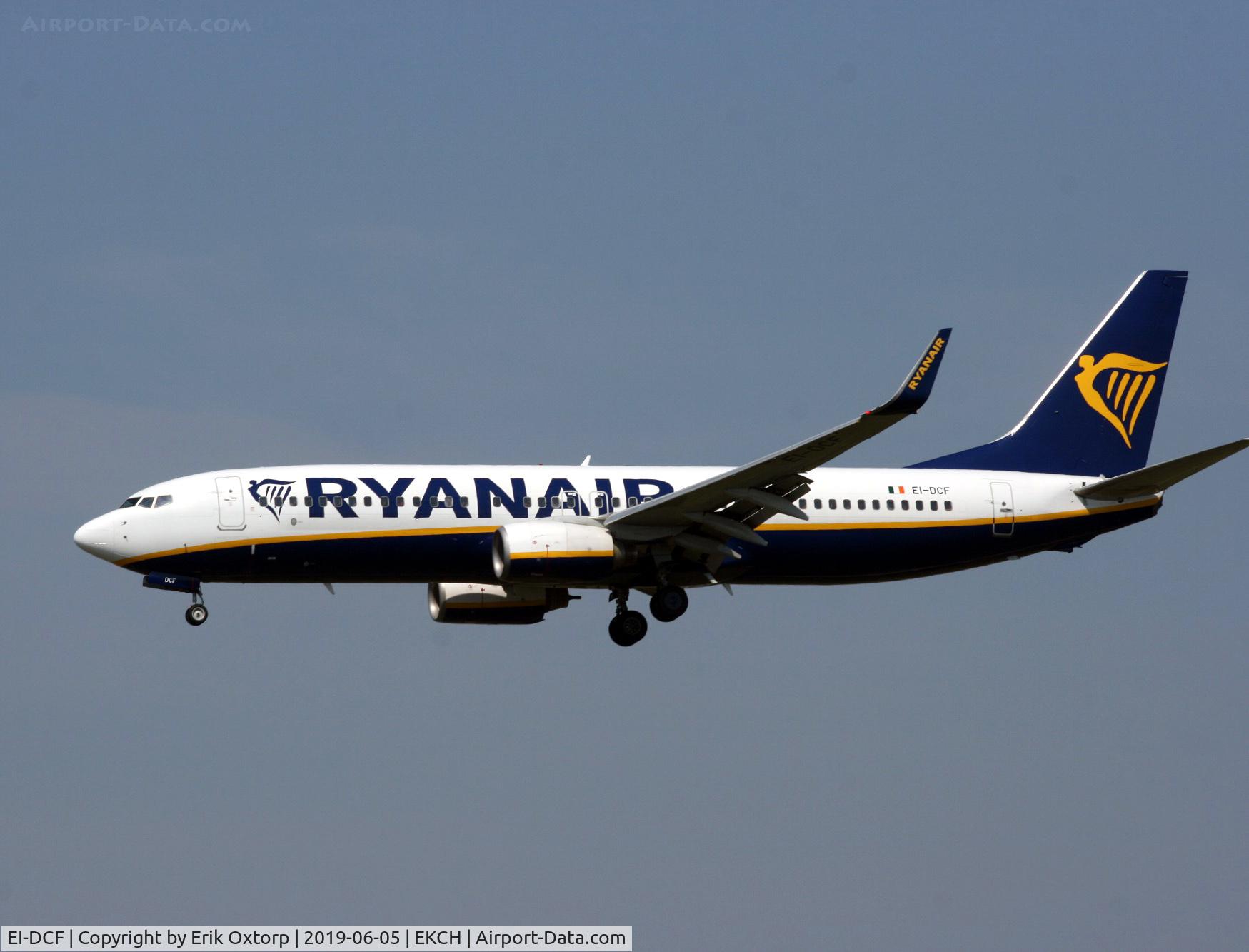 EI-DCF, 2004 Boeing 737-8AS C/N 33804, EI-DCF landing rw 22L