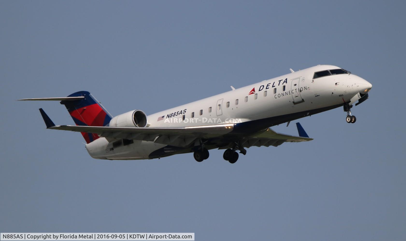 N885AS, 2001 Bombardier CRJ-200ER (CL-600-2B19) C/N 7521, Delta Connection
