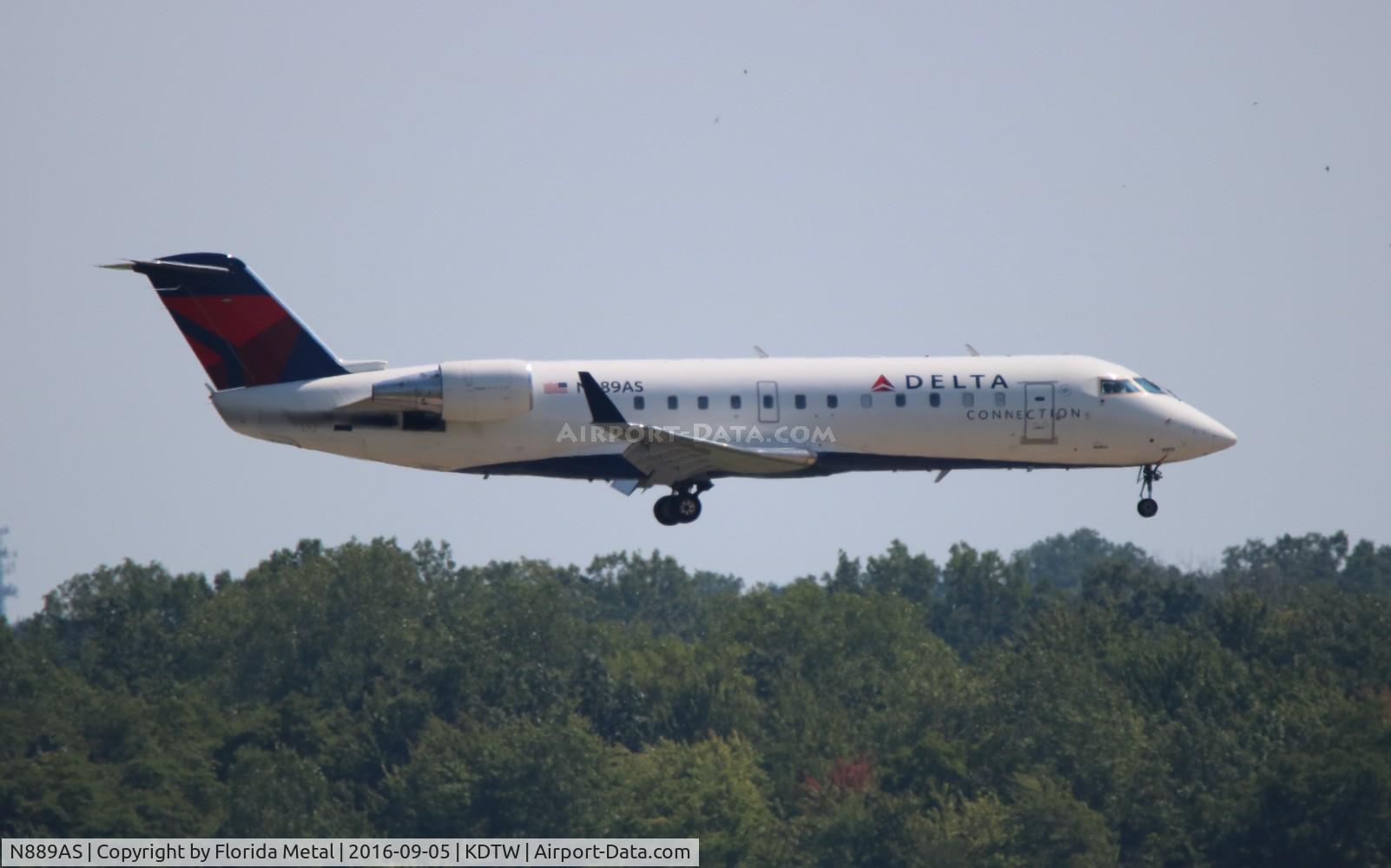 N889AS, 2001 Bombardier CRJ-200ER (CL-600-2B19) C/N 7538, Delta Connection