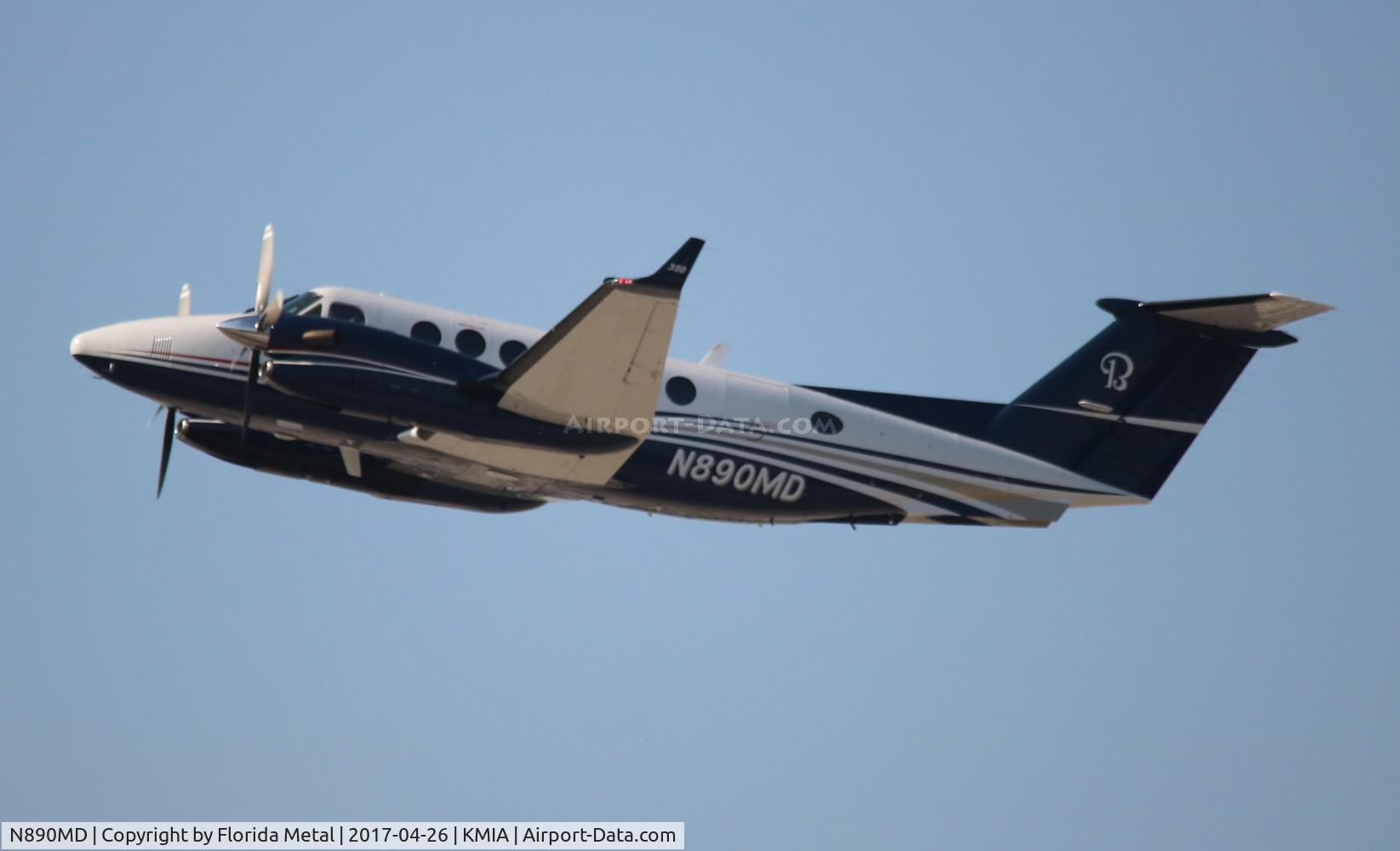 N890MD, 2001 Raytheon Aircraft Company B300 C/N FL-333, KingAir 300